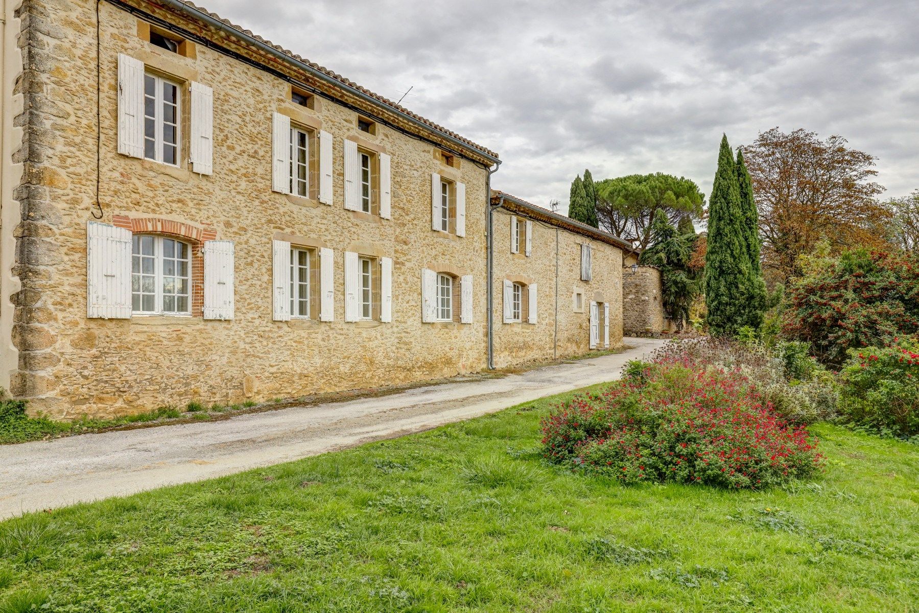 luxury house 10 Rooms for sale on AVIGNONET LAURAGAIS (31290)