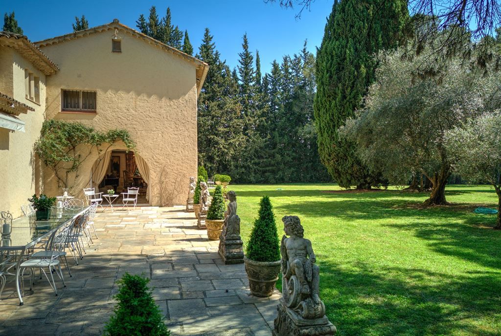 bastide 17 Pièces en vente sur AURIBEAU SUR SIAGNE (06810)