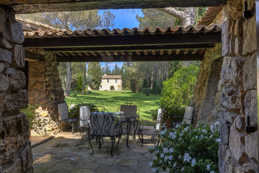 bastide 17 Pièces en vente sur AURIBEAU SUR SIAGNE (06810)