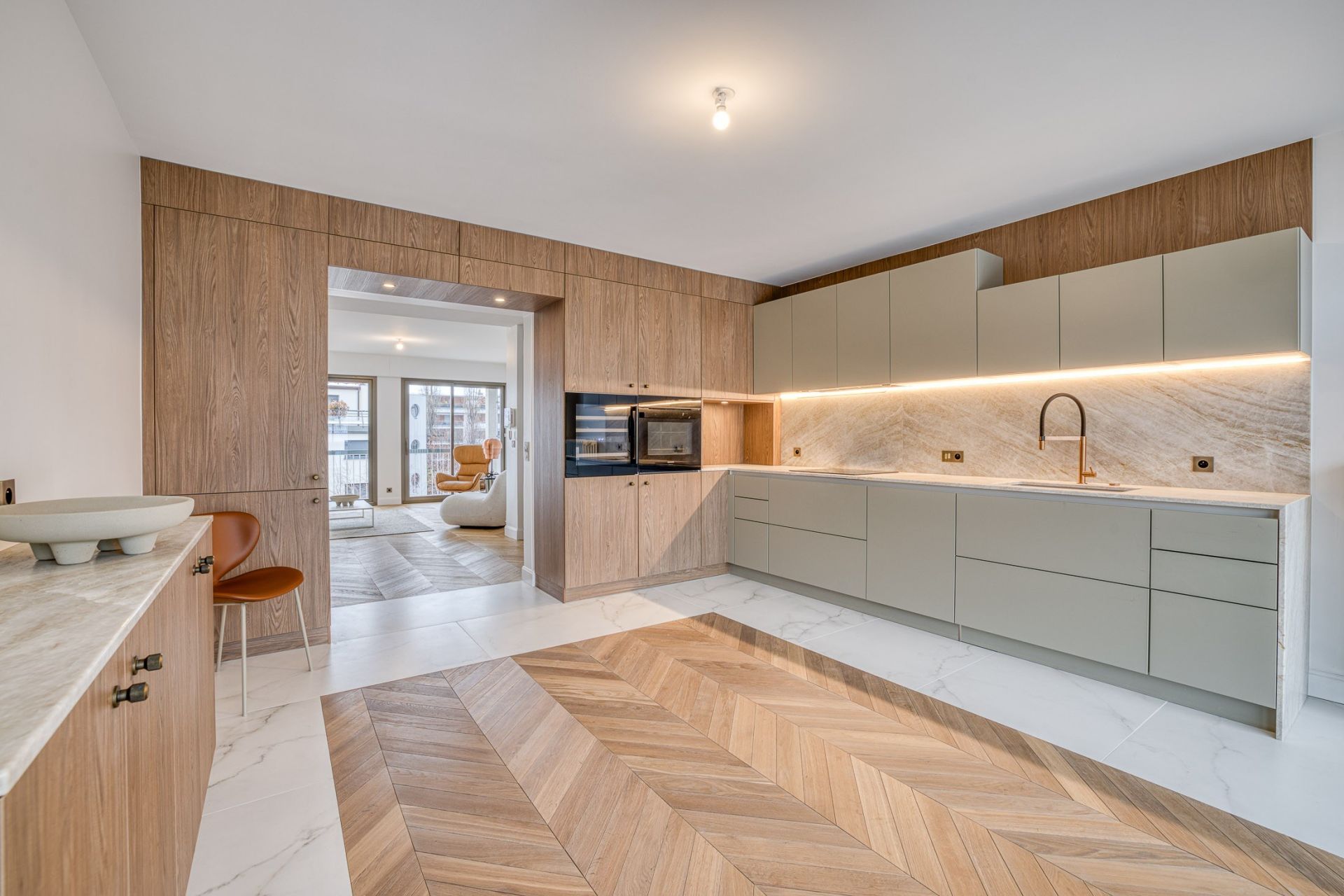 luxury apartment 5 Rooms for sale on ANNECY (74000)