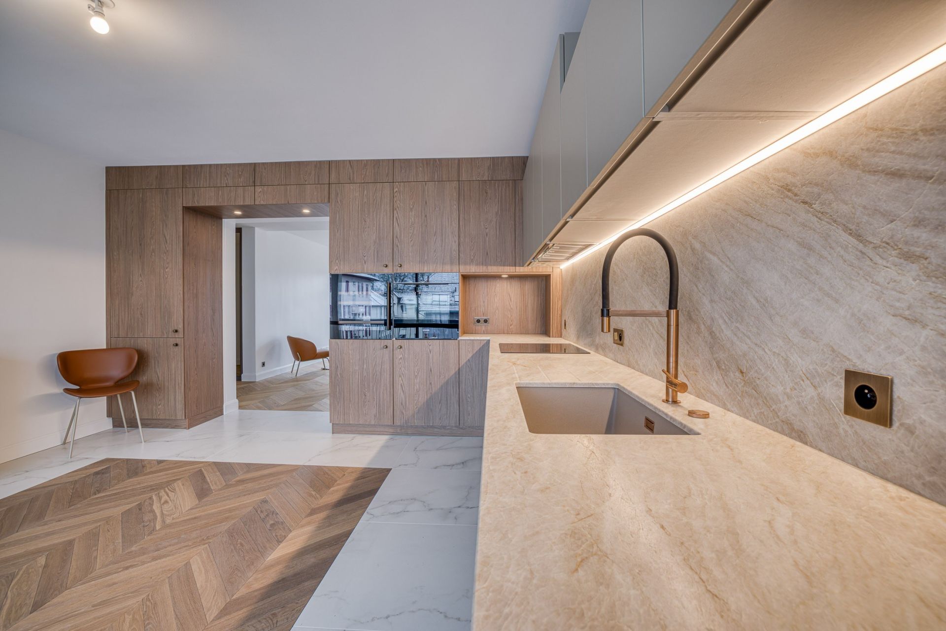 luxury apartment 5 Rooms for sale on ANNECY (74000)