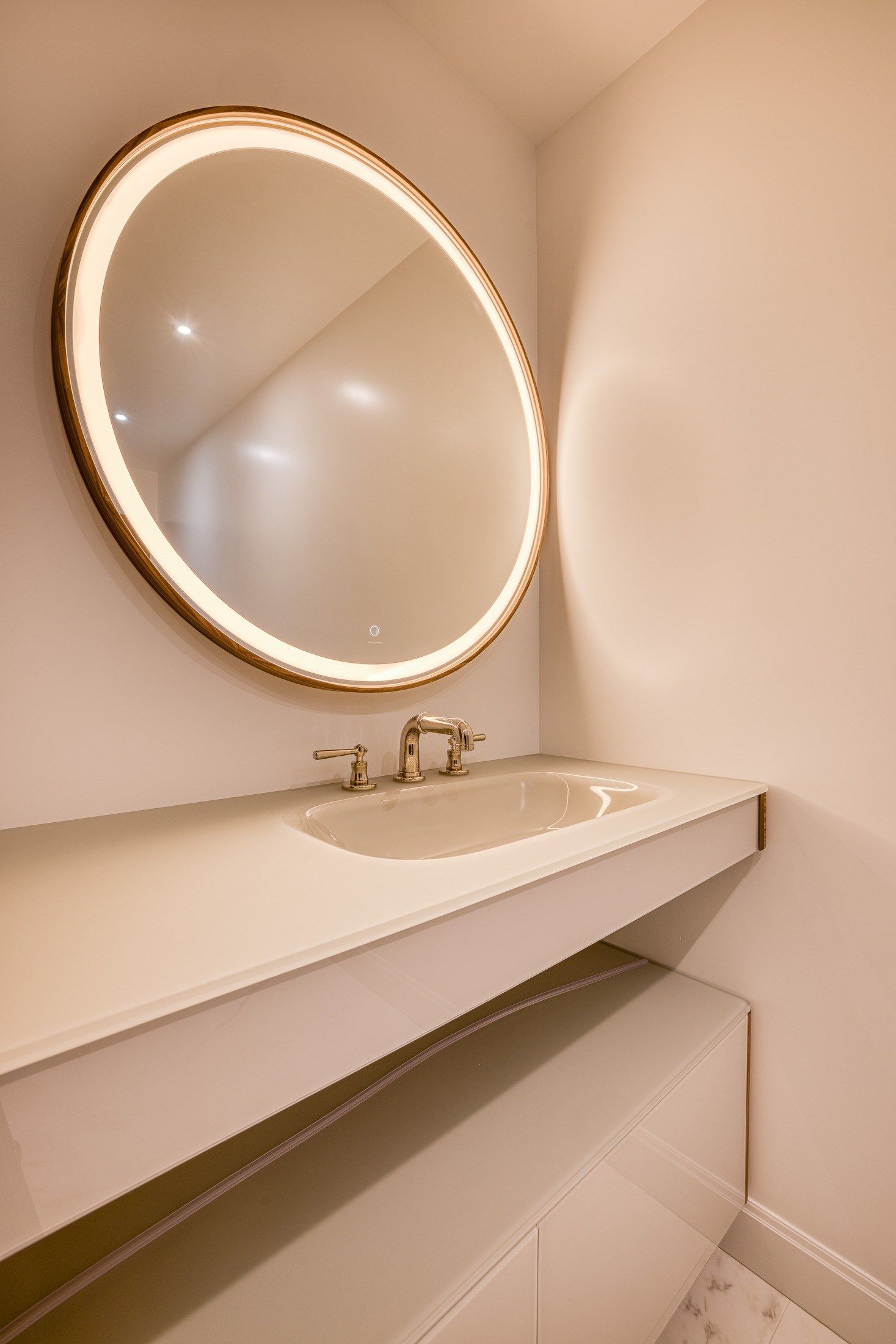 luxury apartment 5 Rooms for sale on ANNECY (74000)