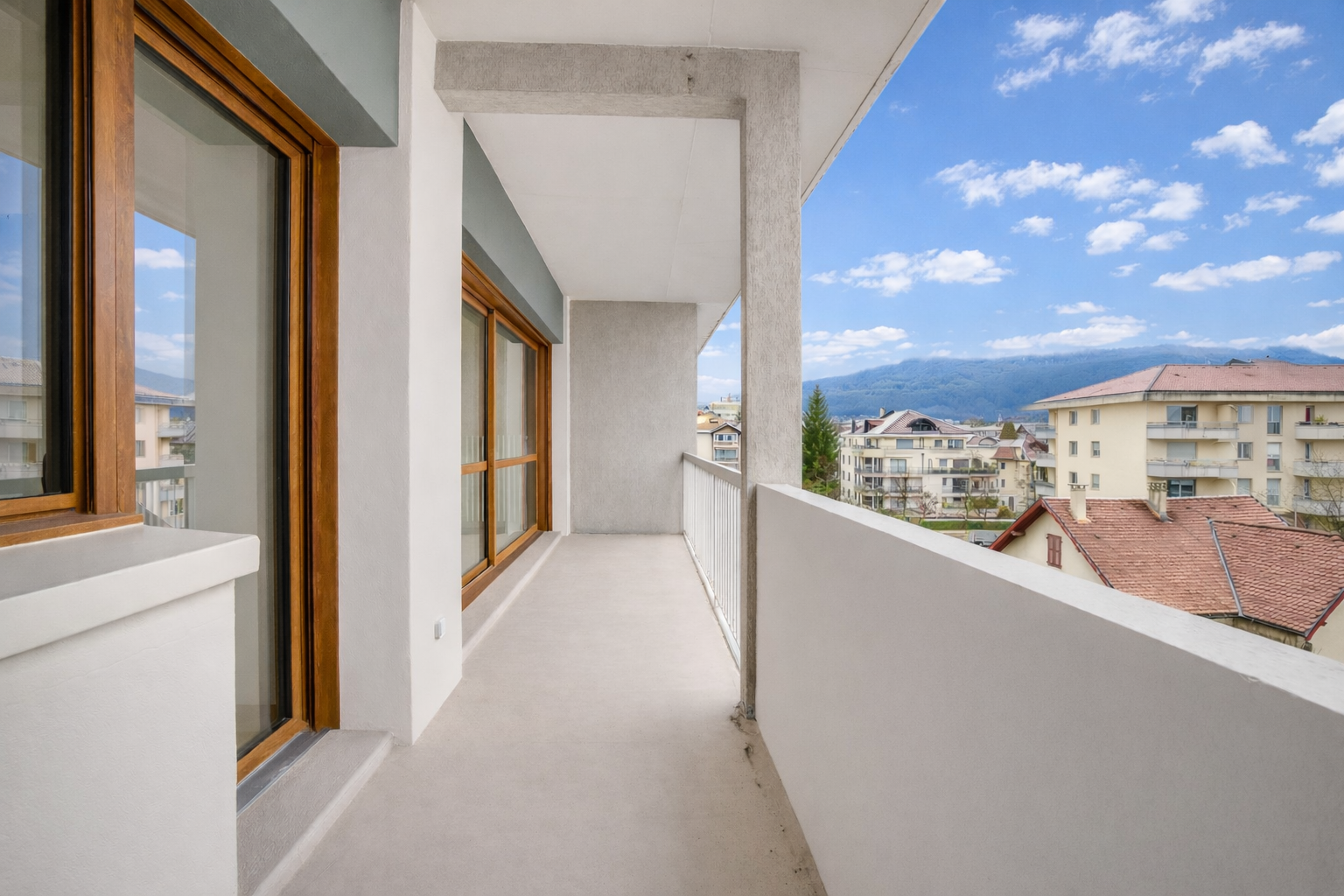 luxury apartment 5 Rooms for sale on ANNECY (74000)