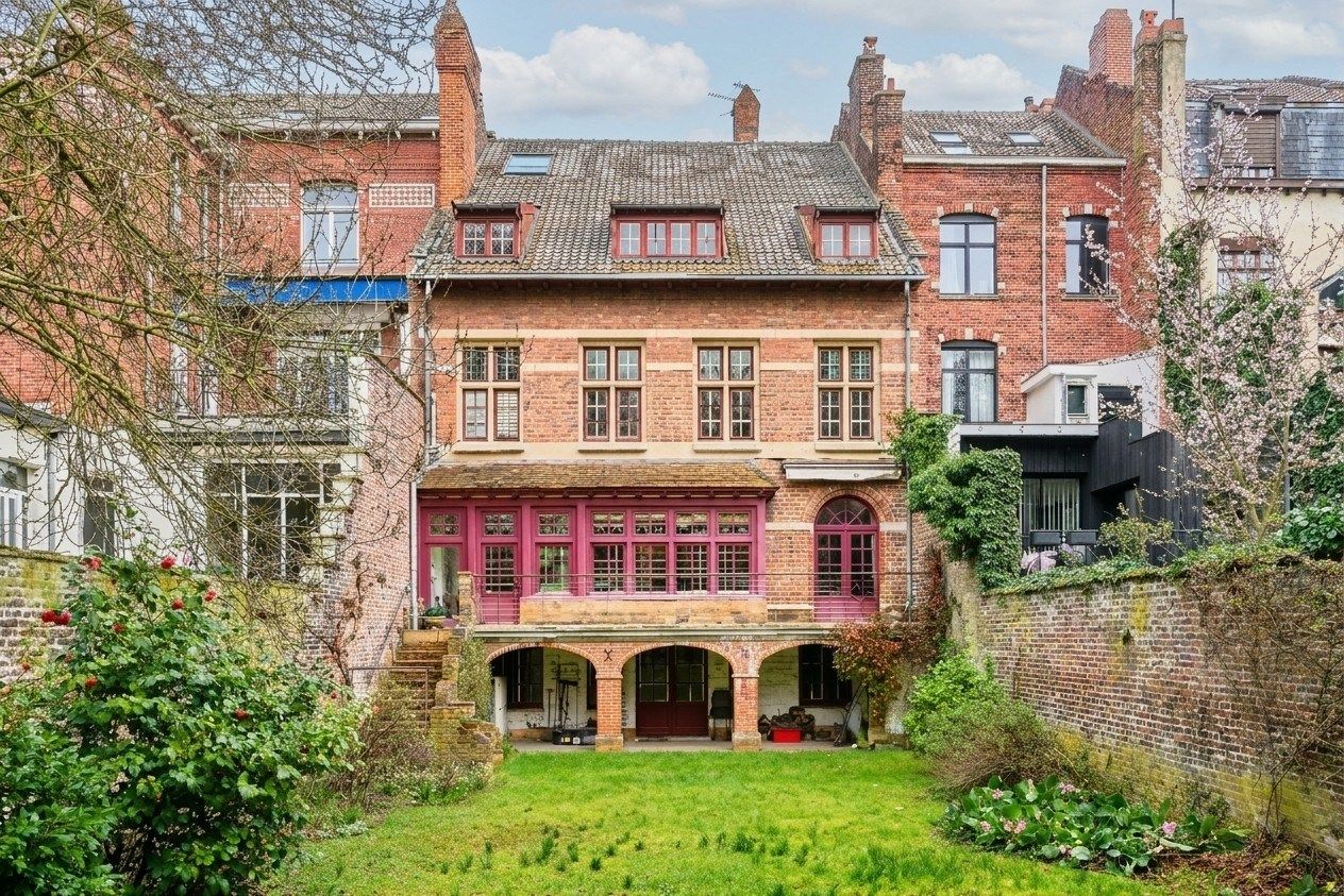 luxury house 8 Rooms for sale on LA MADELEINE (59110)