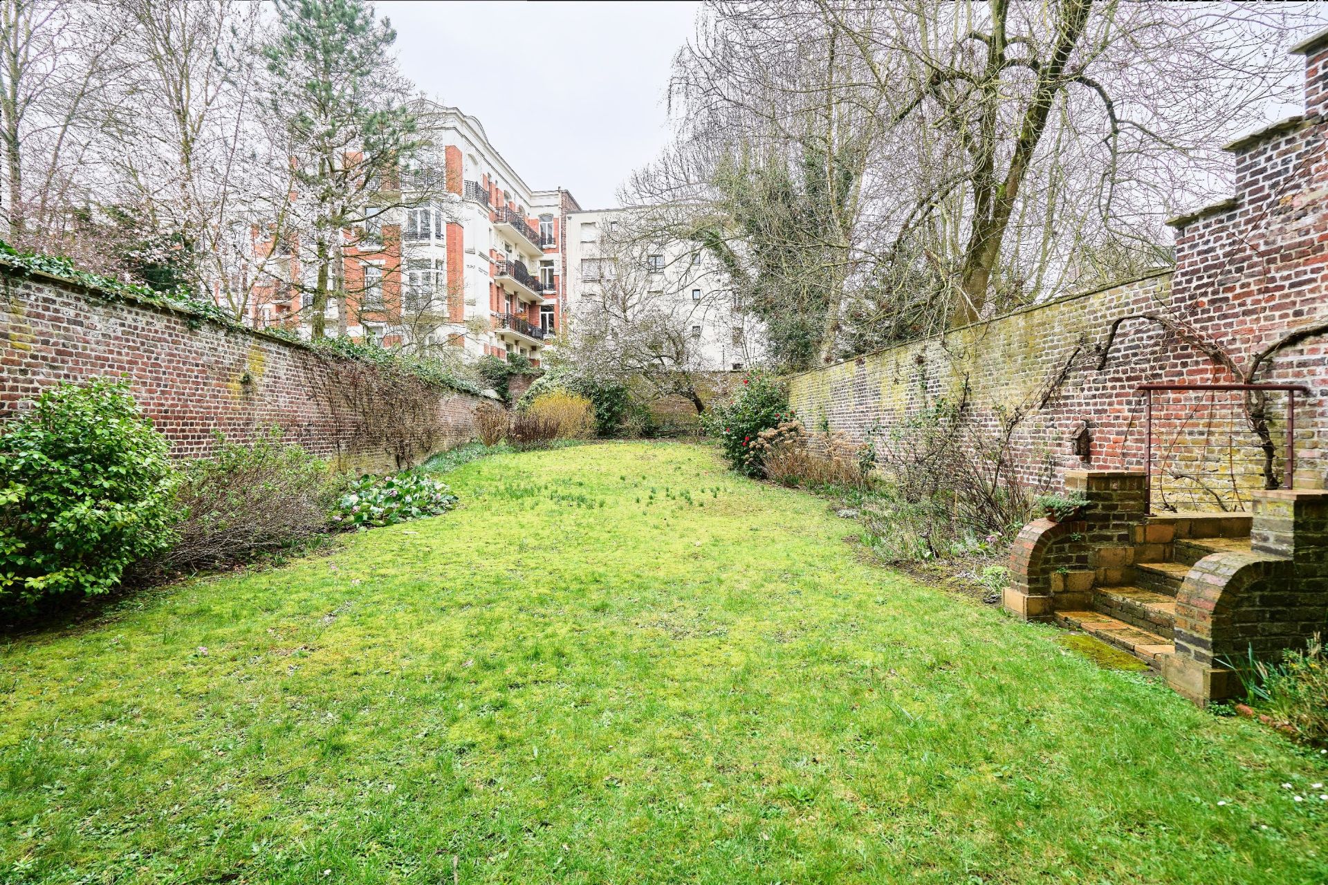 luxury house 8 Rooms for sale on LA MADELEINE (59110)