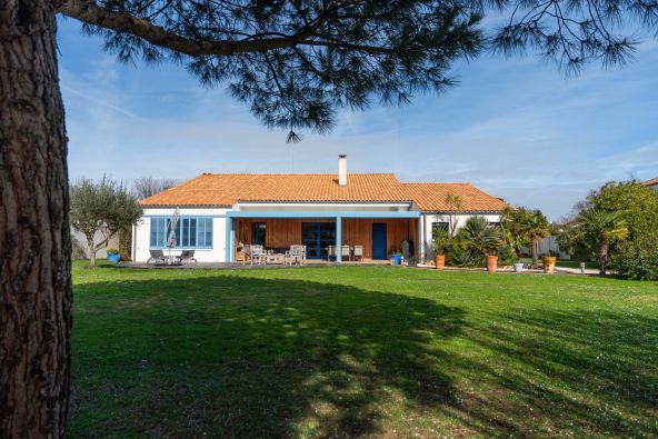 Sale Luxury house Saint-Denis-d'Oléron 12&nbsp;Rooms 360&nbsp;m²