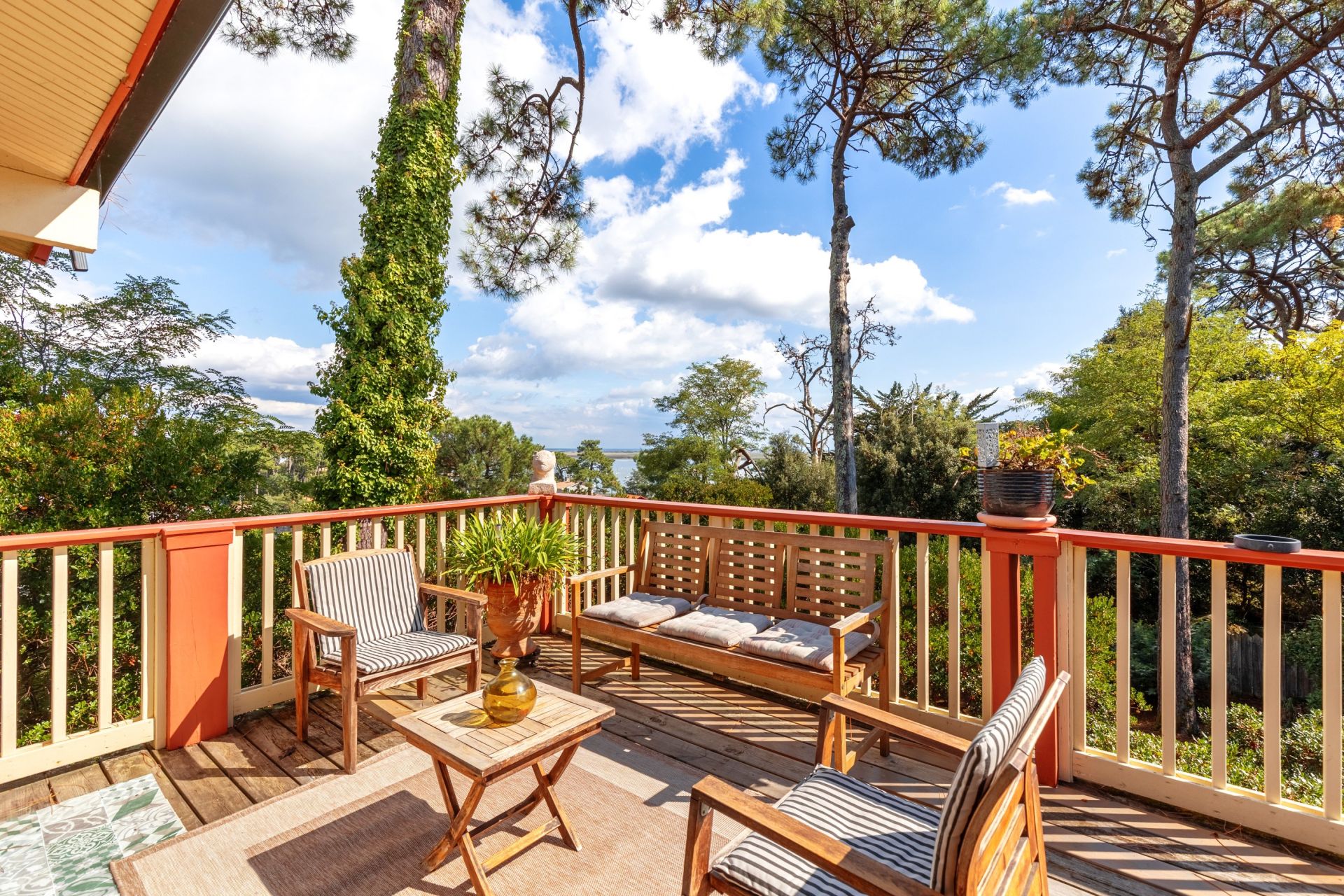 luxury house 8 Rooms for sale on CAP FERRET (33970)