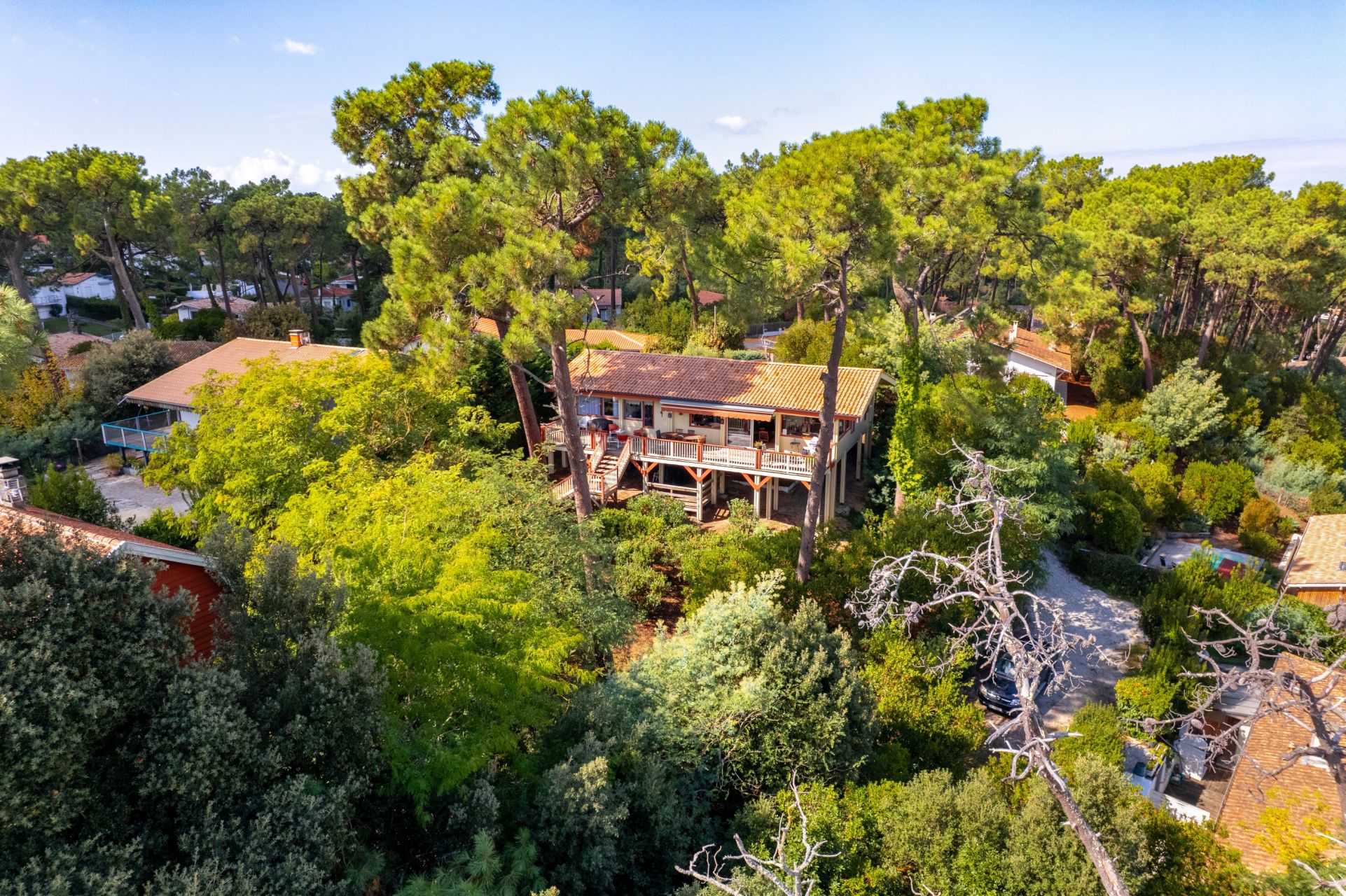 luxury house 8 Rooms for sale on CAP FERRET (33970)