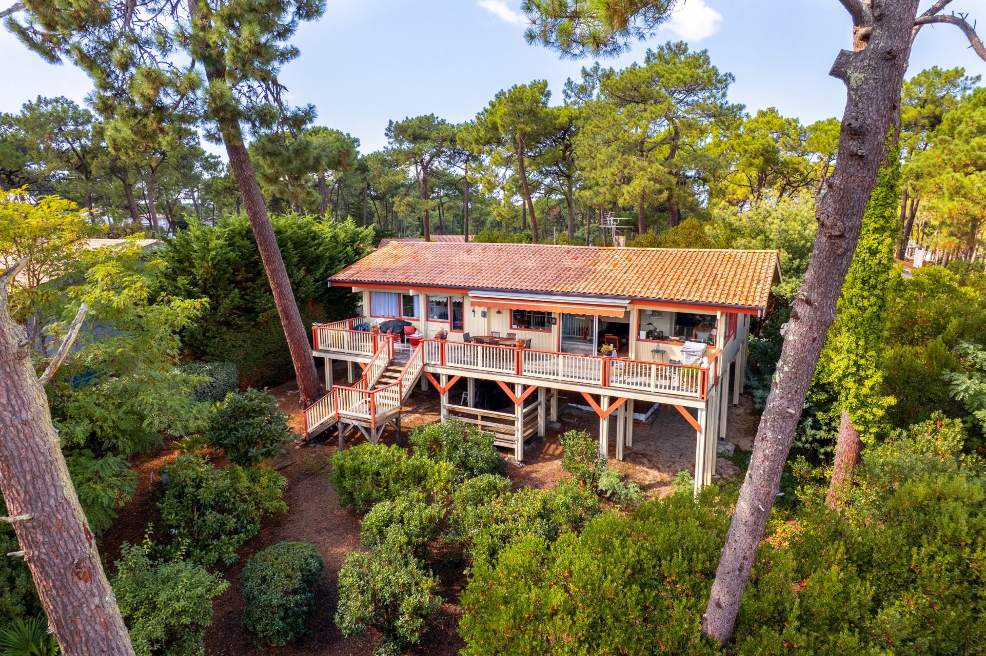 luxury house 8 Rooms for sale on CAP FERRET (33970)