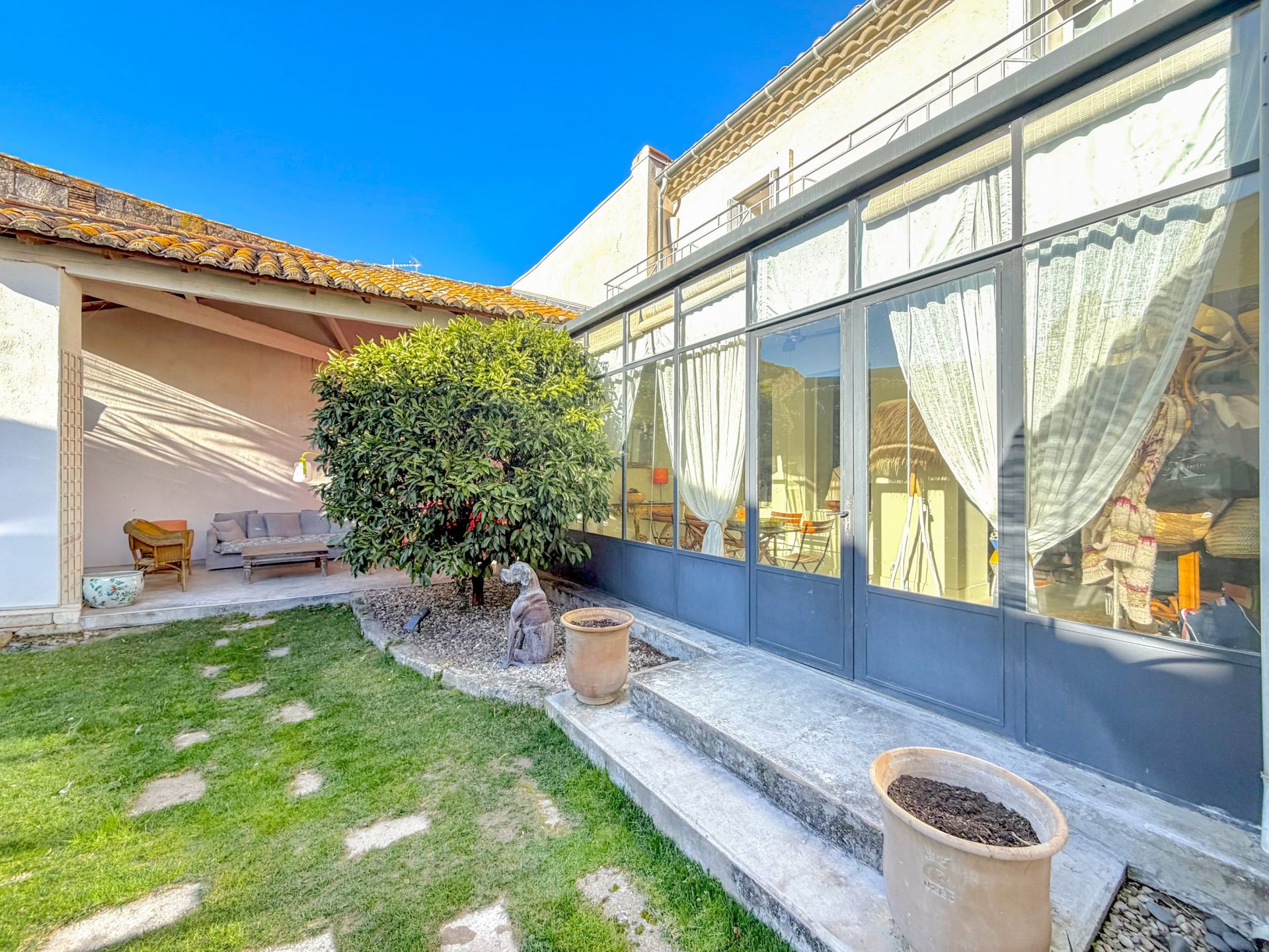 luxury house 10 Rooms for sale on MAUGUIO (34130)