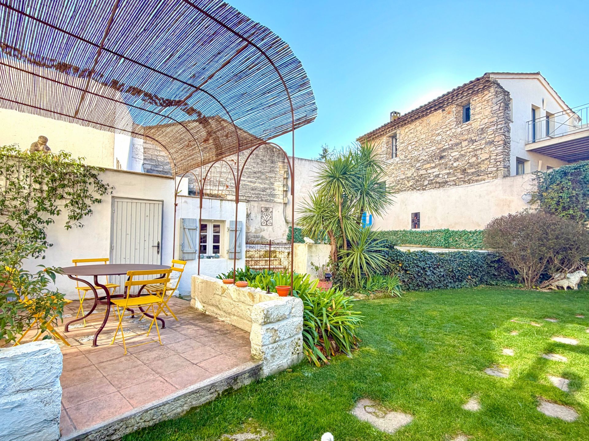 luxury house 10 Rooms for sale on MAUGUIO (34130)