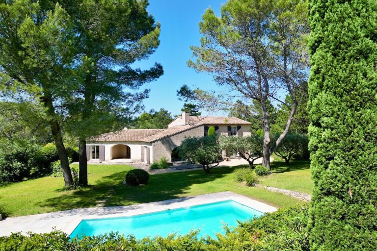 mas 6 Rooms for sale on ST SIFFRET (30700)