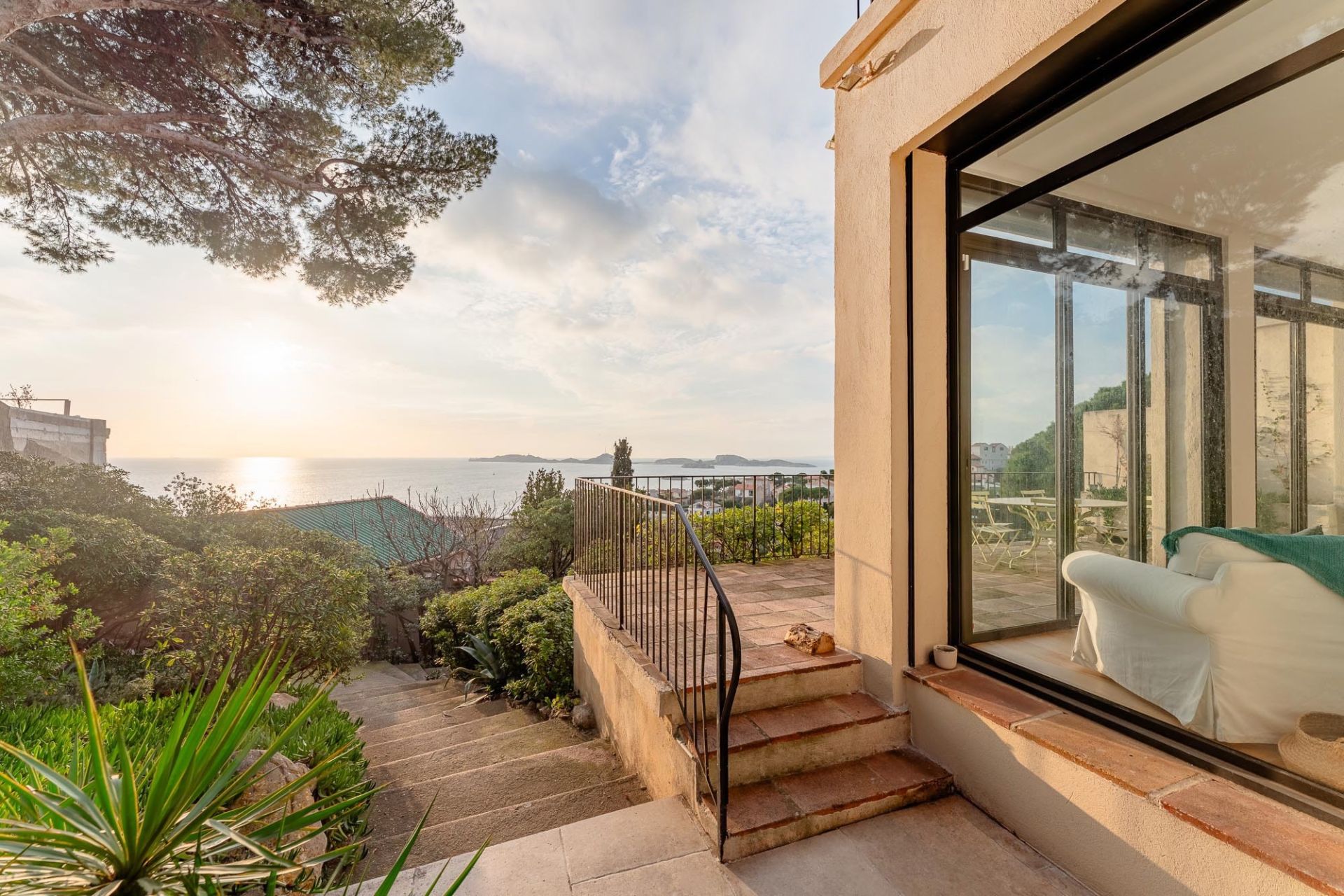 luxury house 6 Rooms for sale on MARSEILLE (13007)