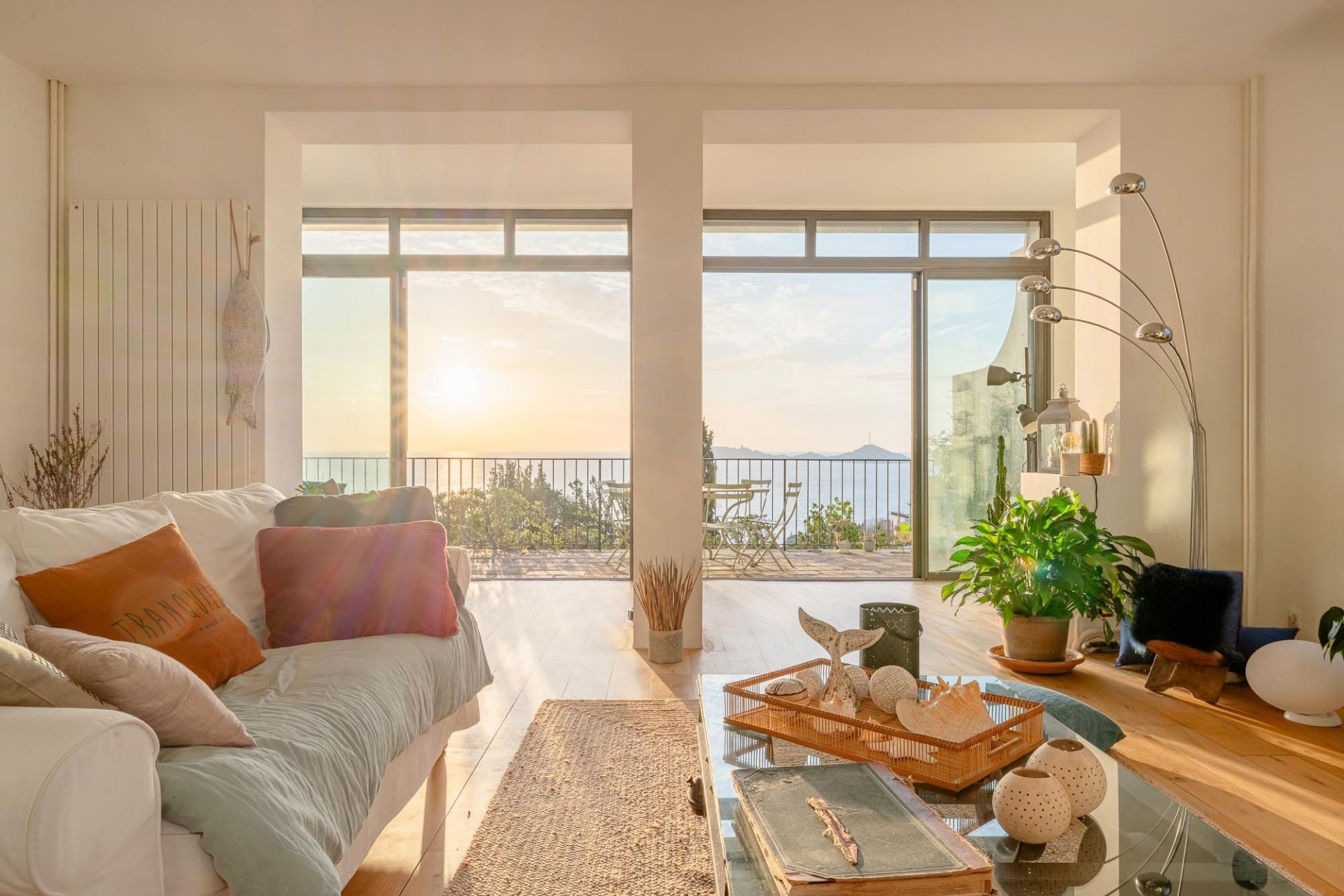 luxury house 6 Rooms for sale on MARSEILLE (13007)