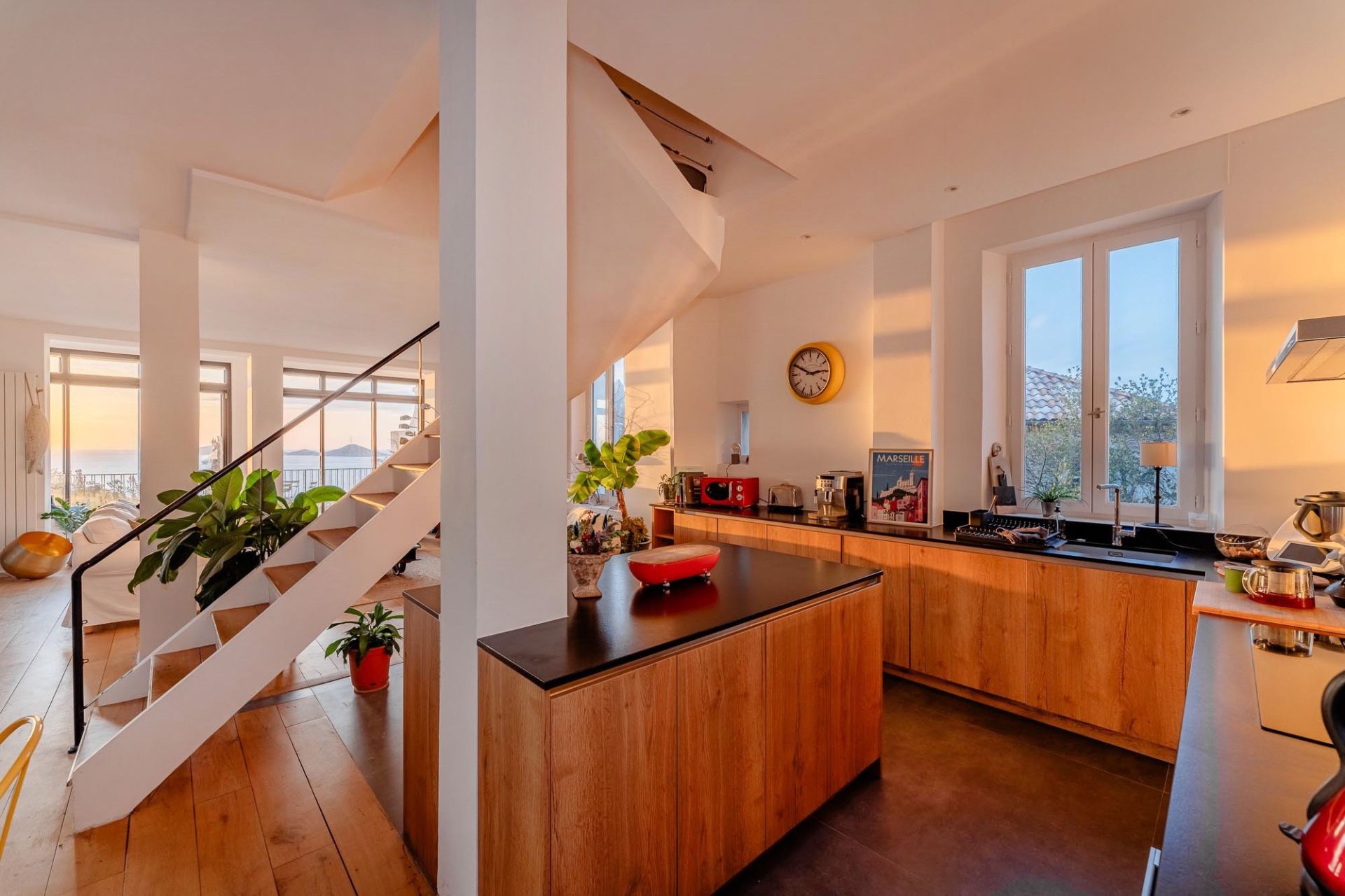 luxury house 6 Rooms for sale on MARSEILLE (13007)