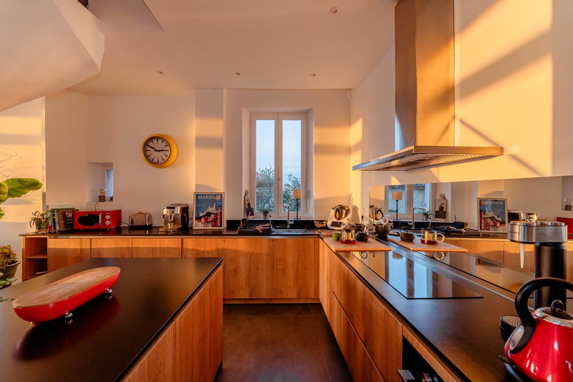 luxury house 6 Rooms for sale on MARSEILLE (13007)