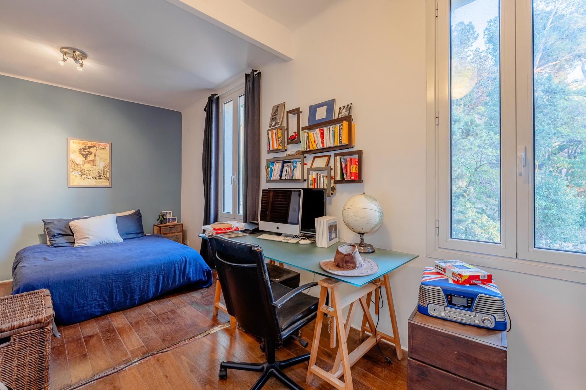 luxury house 6 Rooms for sale on MARSEILLE (13007)