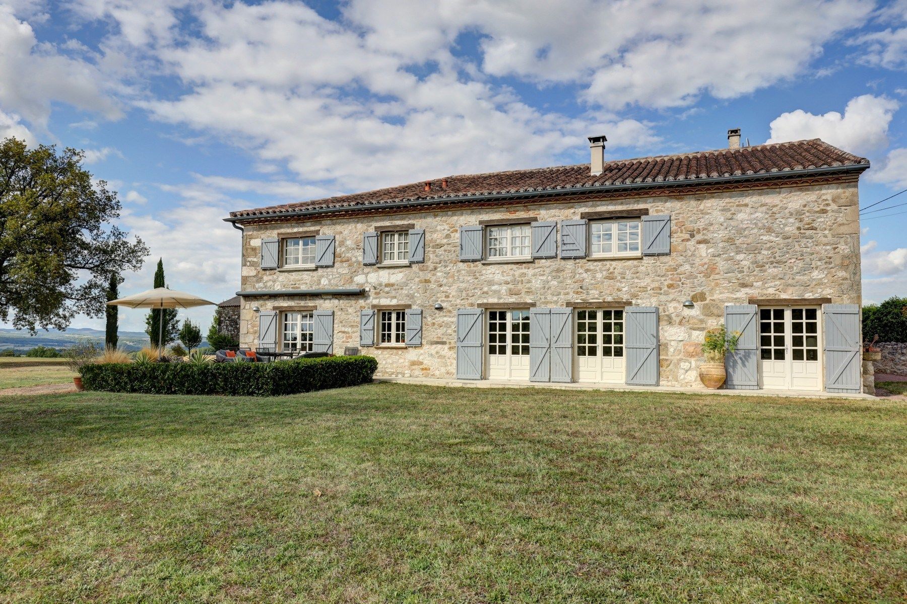 maison de luxe 10 Pièces en vente sur CASTELNAU DE MONTMIRAL (81140)