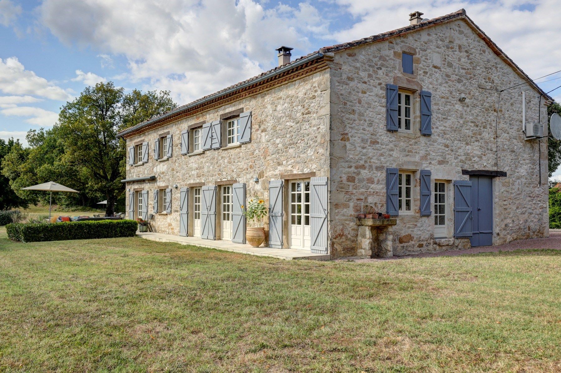 maison de luxe 10 Pièces en vente sur CASTELNAU DE MONTMIRAL (81140)