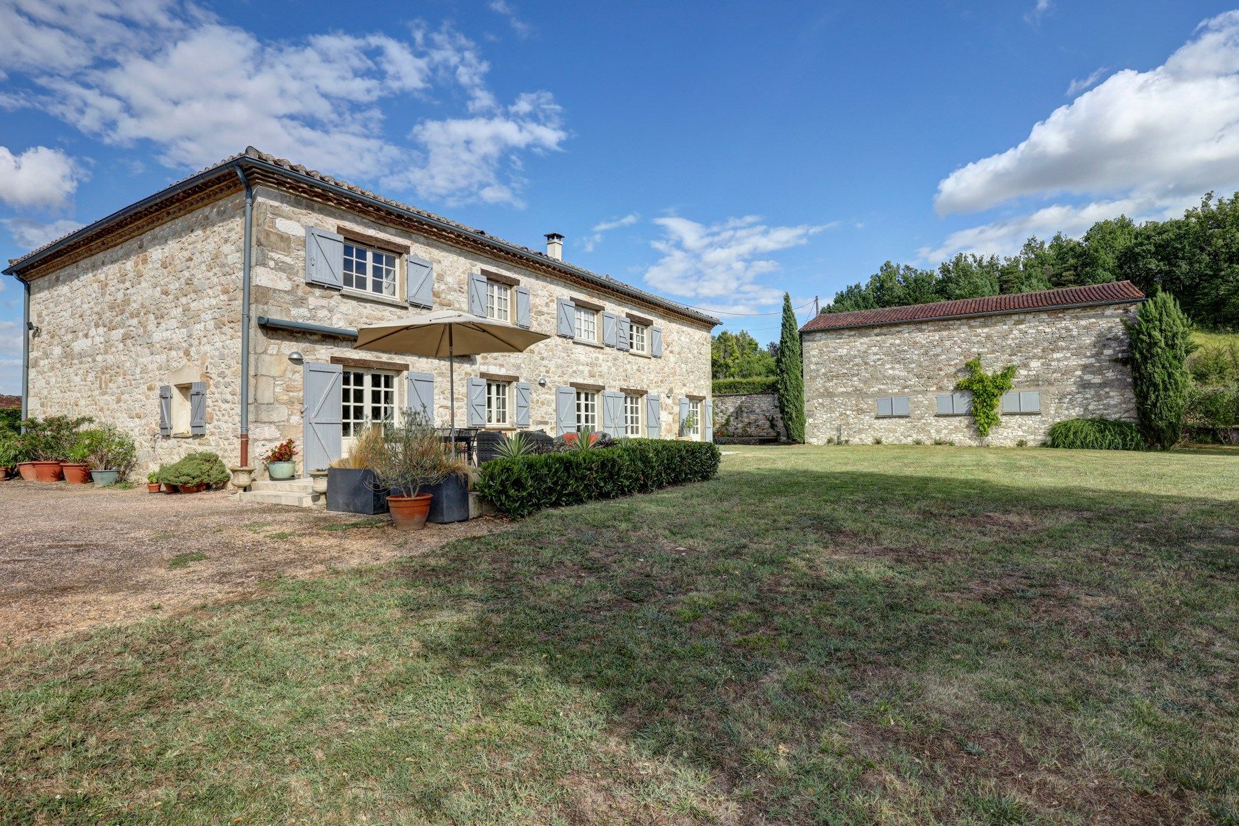 maison de luxe 10 Pièces en vente sur CASTELNAU DE MONTMIRAL (81140)