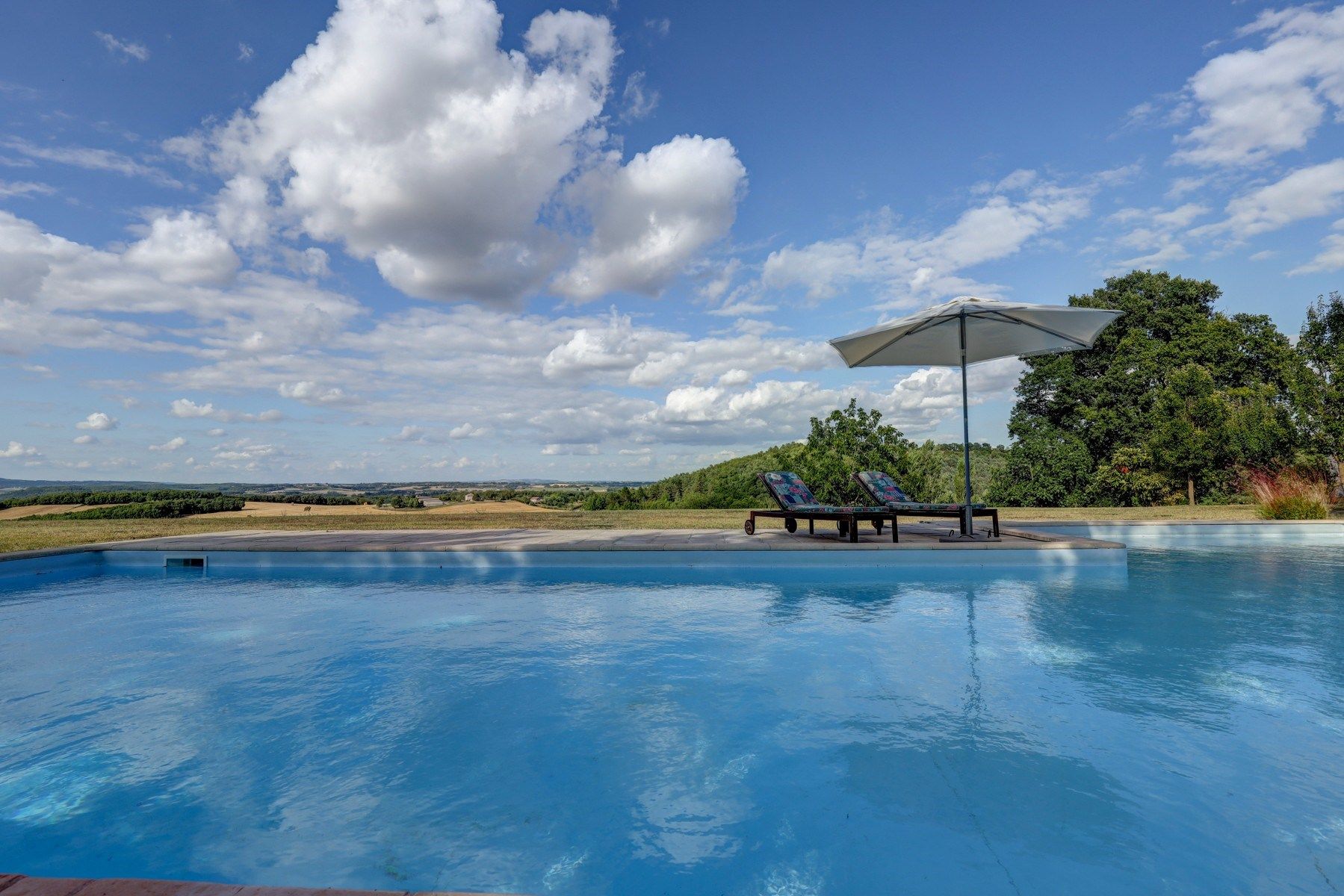 maison de luxe 10 Pièces en vente sur CASTELNAU DE MONTMIRAL (81140)