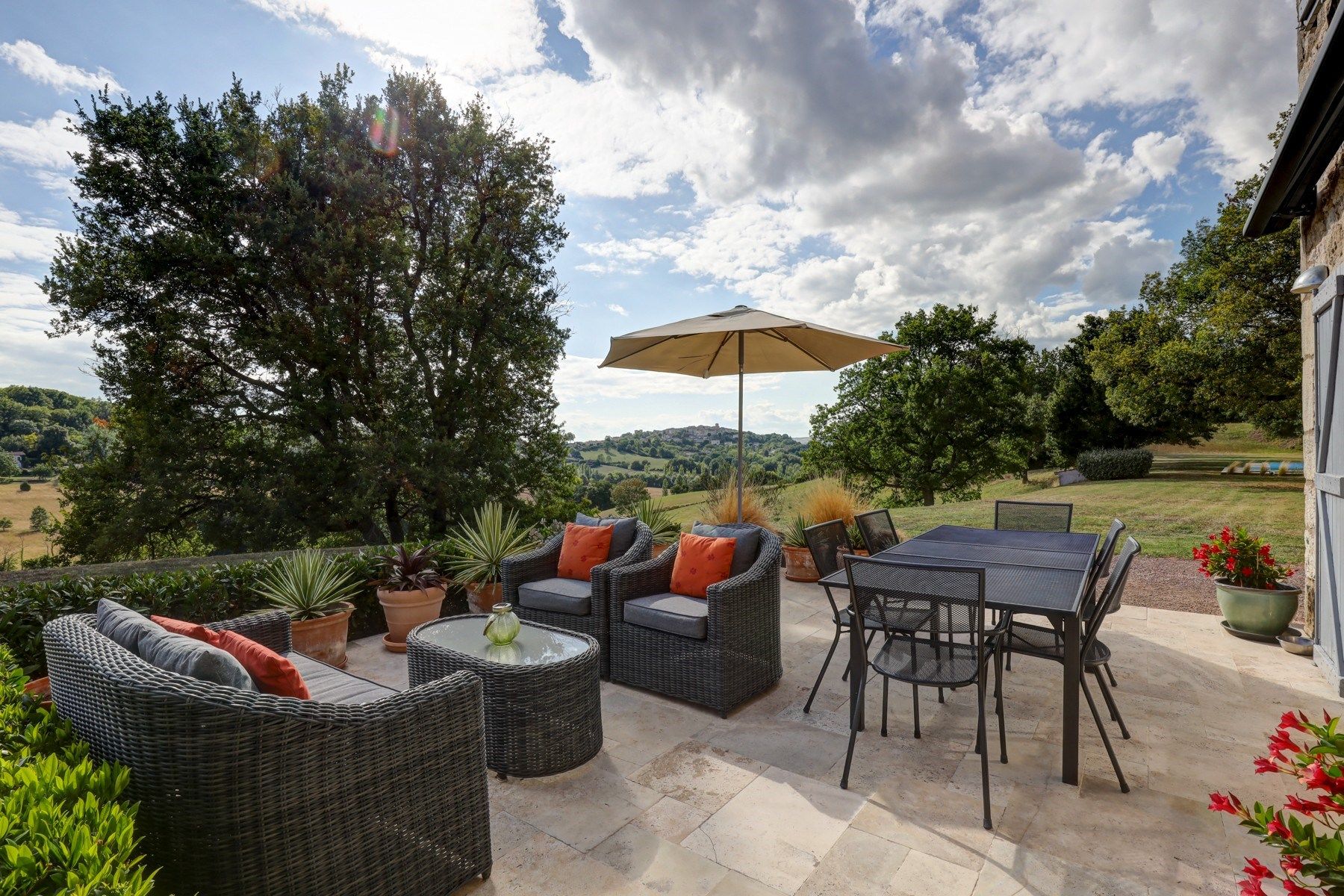 maison de luxe 10 Pièces en vente sur CASTELNAU DE MONTMIRAL (81140)