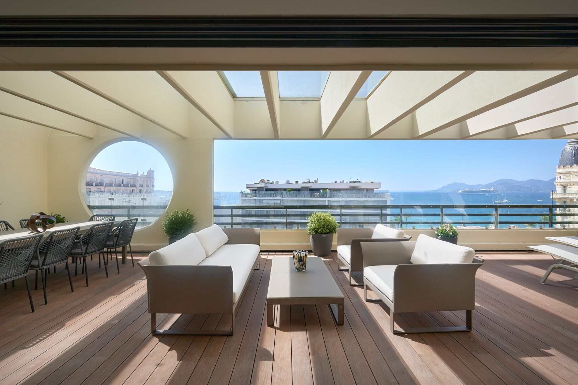 penthouse 4 Rooms for sale on CANNES (06400)