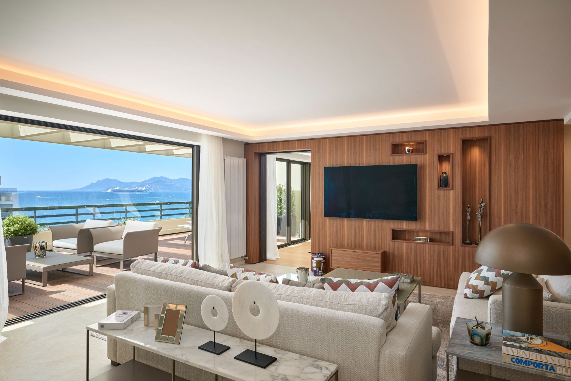 penthouse 4 Rooms for sale on CANNES (06400)