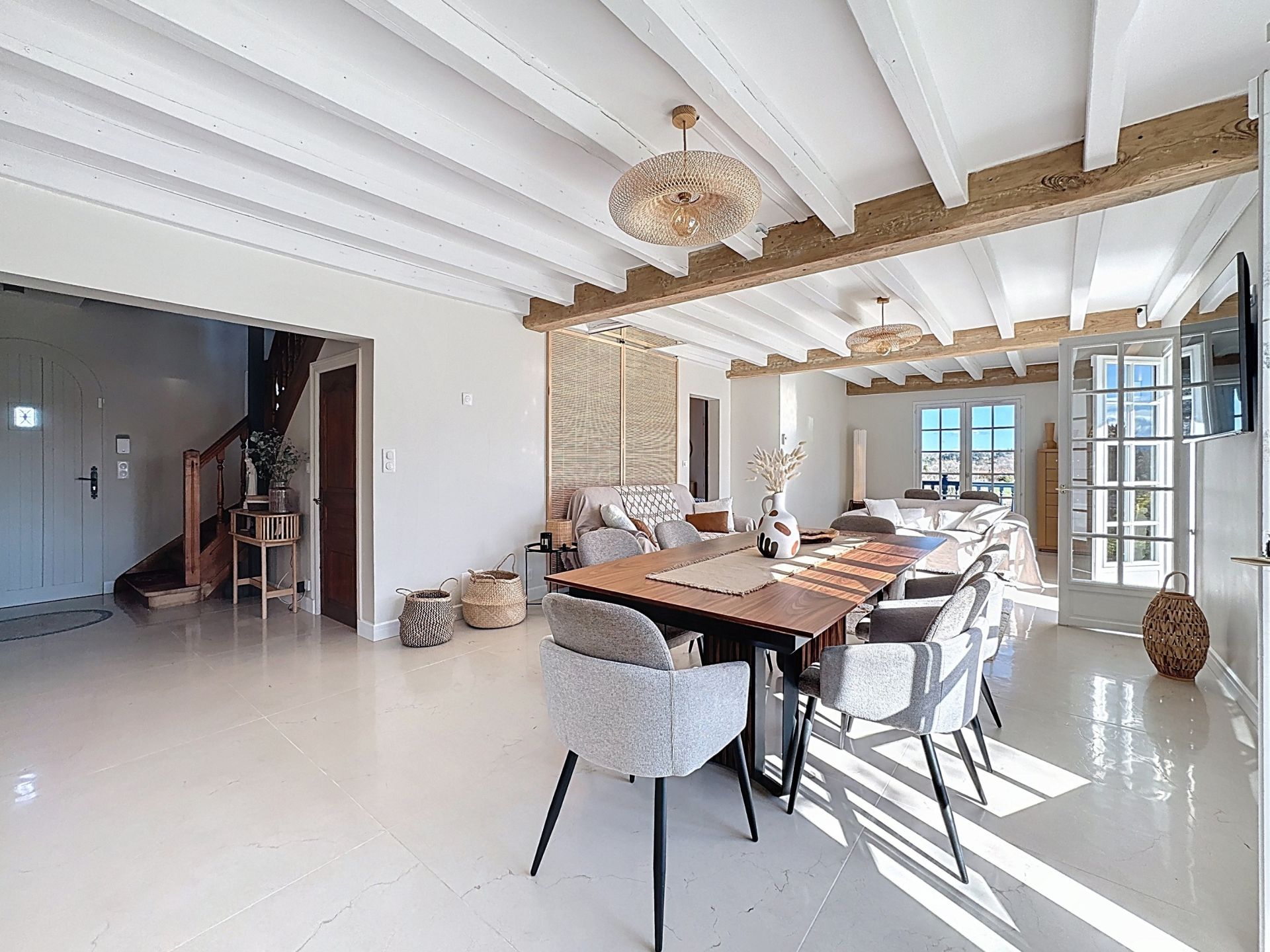 luxury house 7 Rooms for sale on ARBONNE (64210)