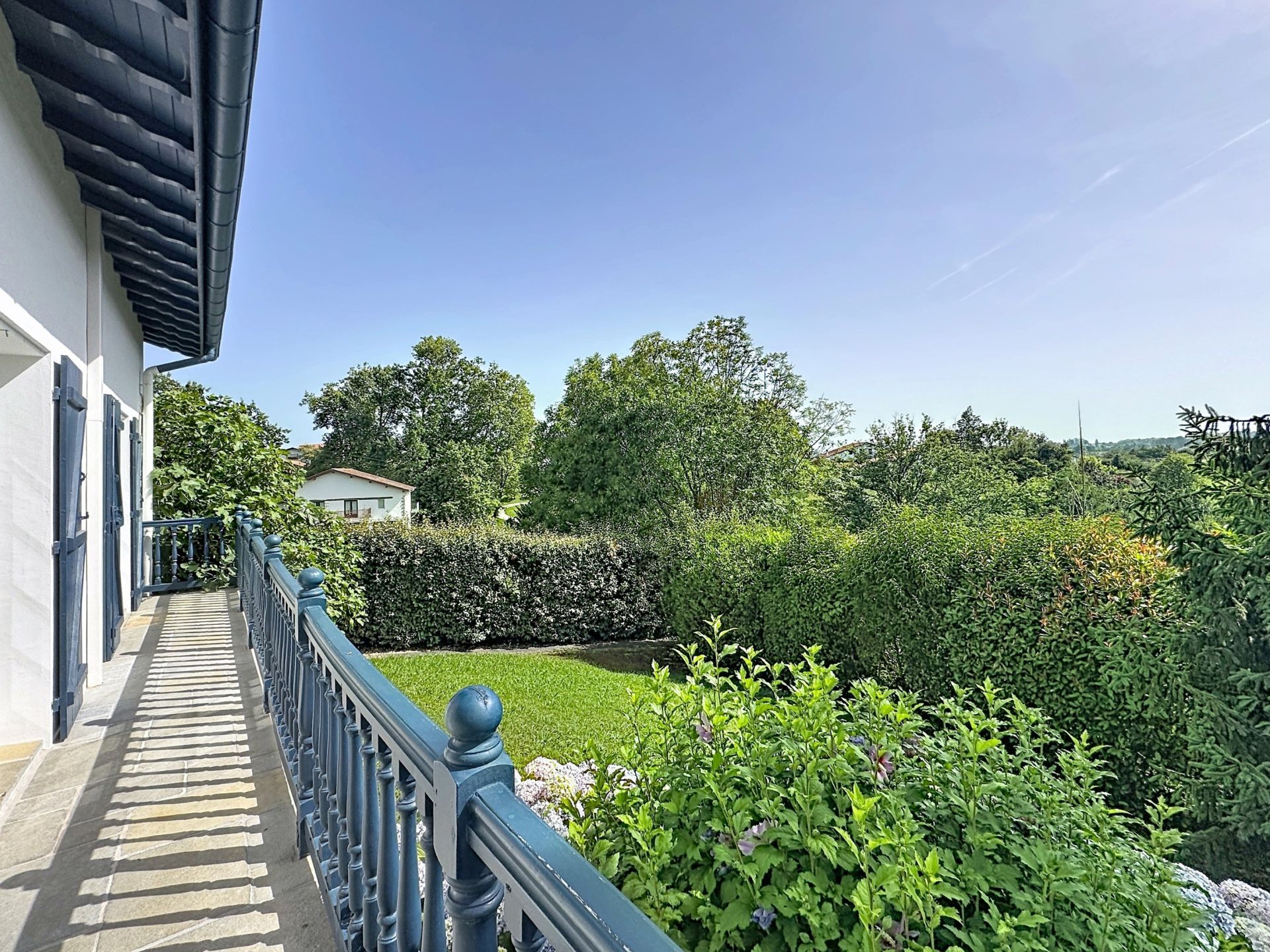 luxury house 7 Rooms for sale on ARBONNE (64210)
