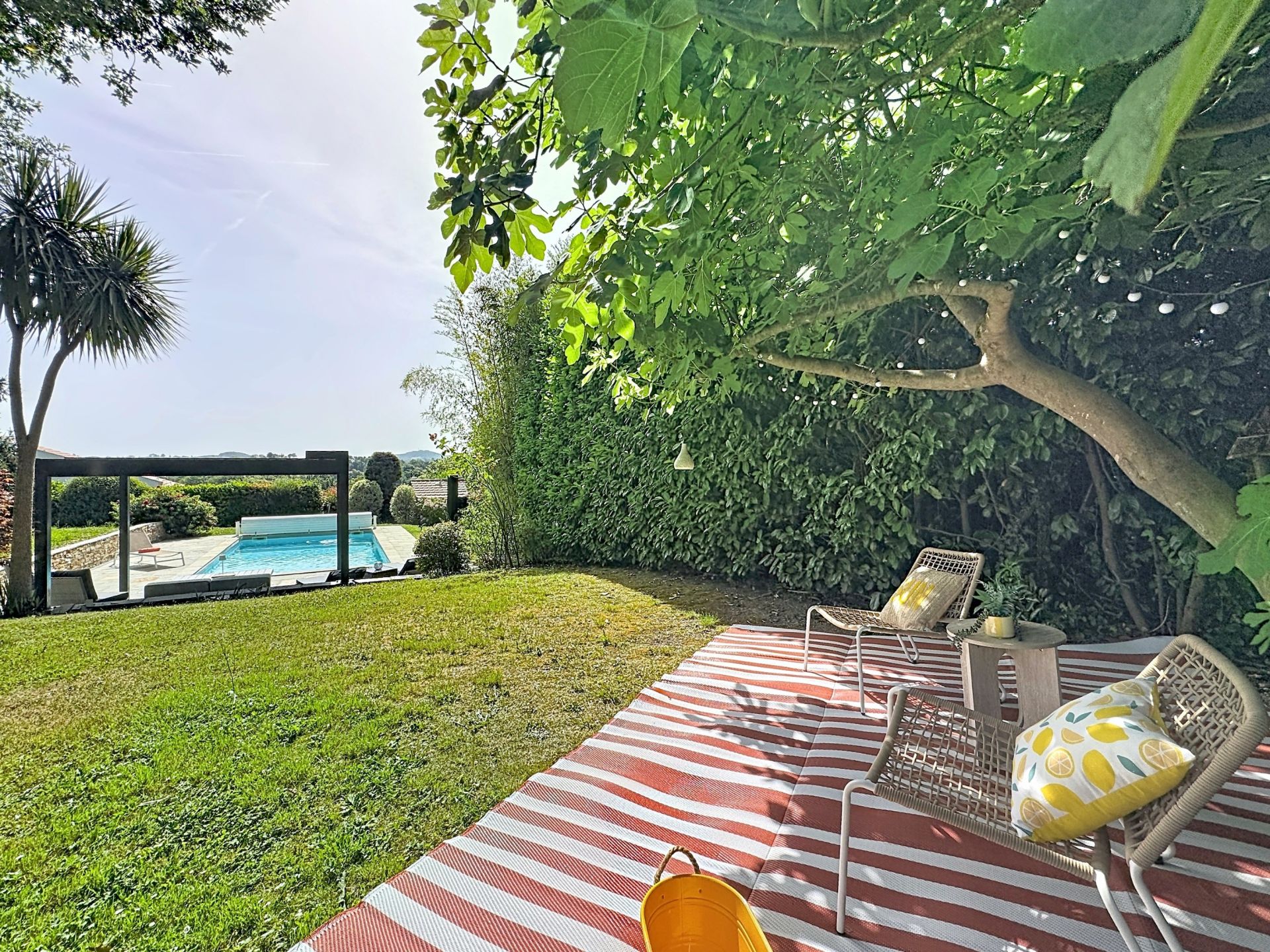luxury house 7 Rooms for sale on ARBONNE (64210)