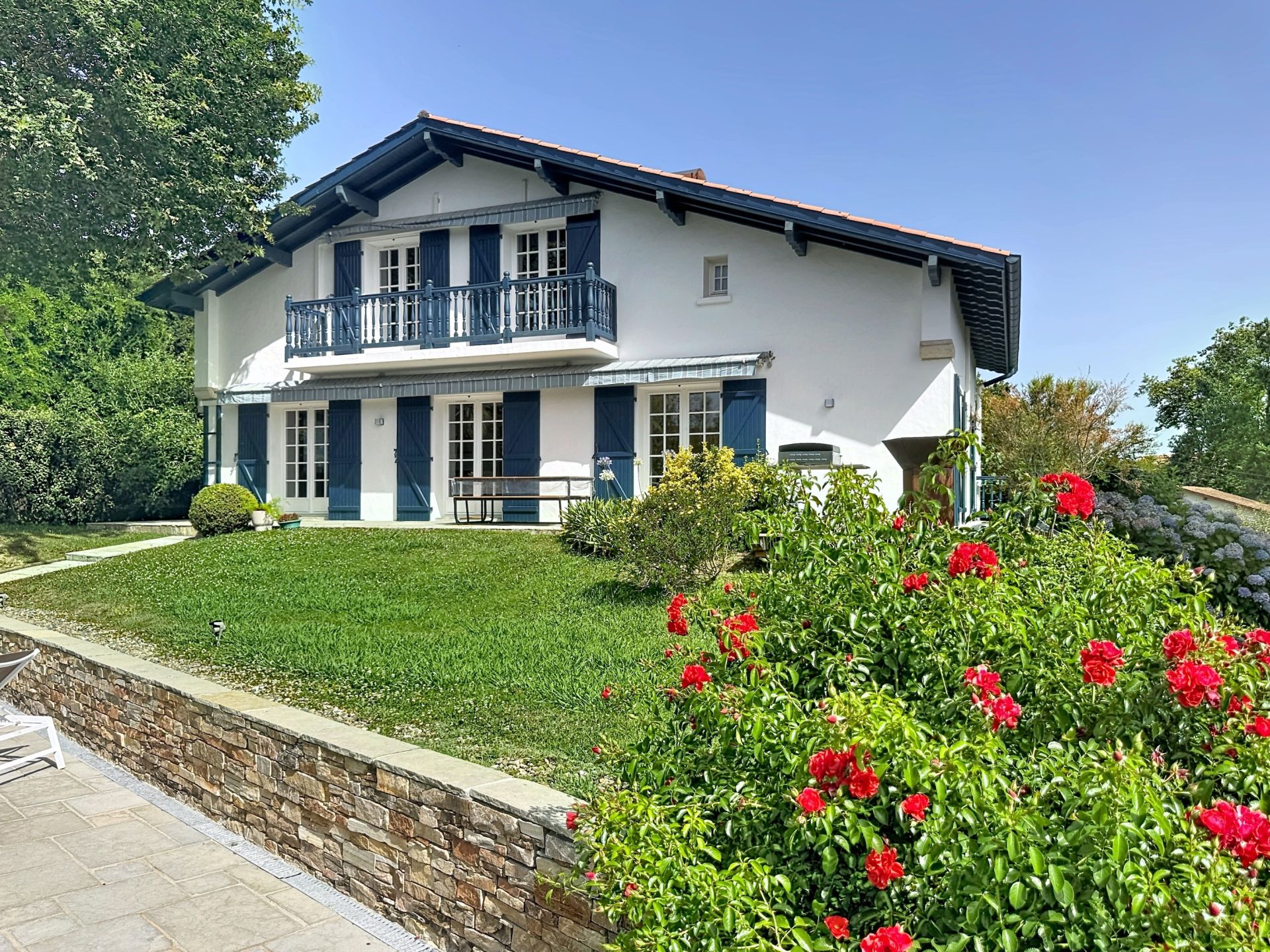 luxury house 7 Rooms for sale on ARBONNE (64210)
