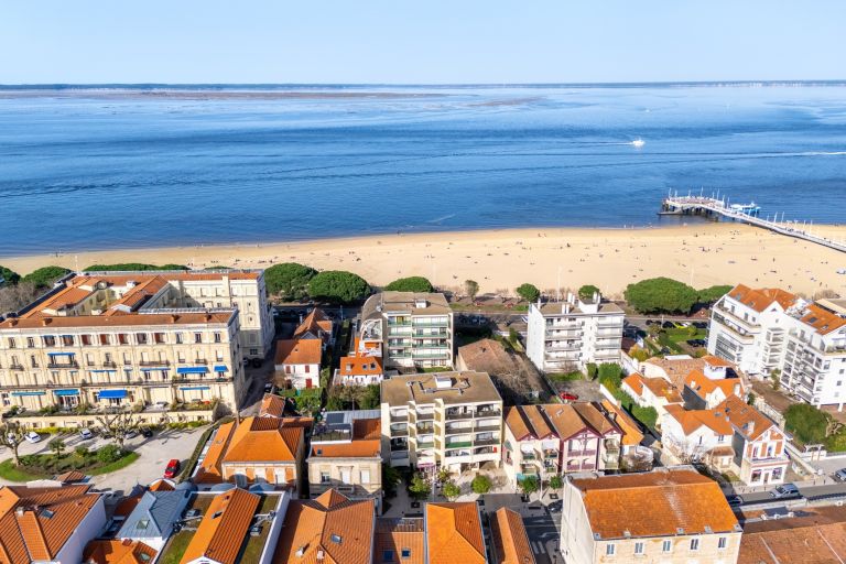 luxury apartment 3 Rooms for sale on ARCACHON (33120)
