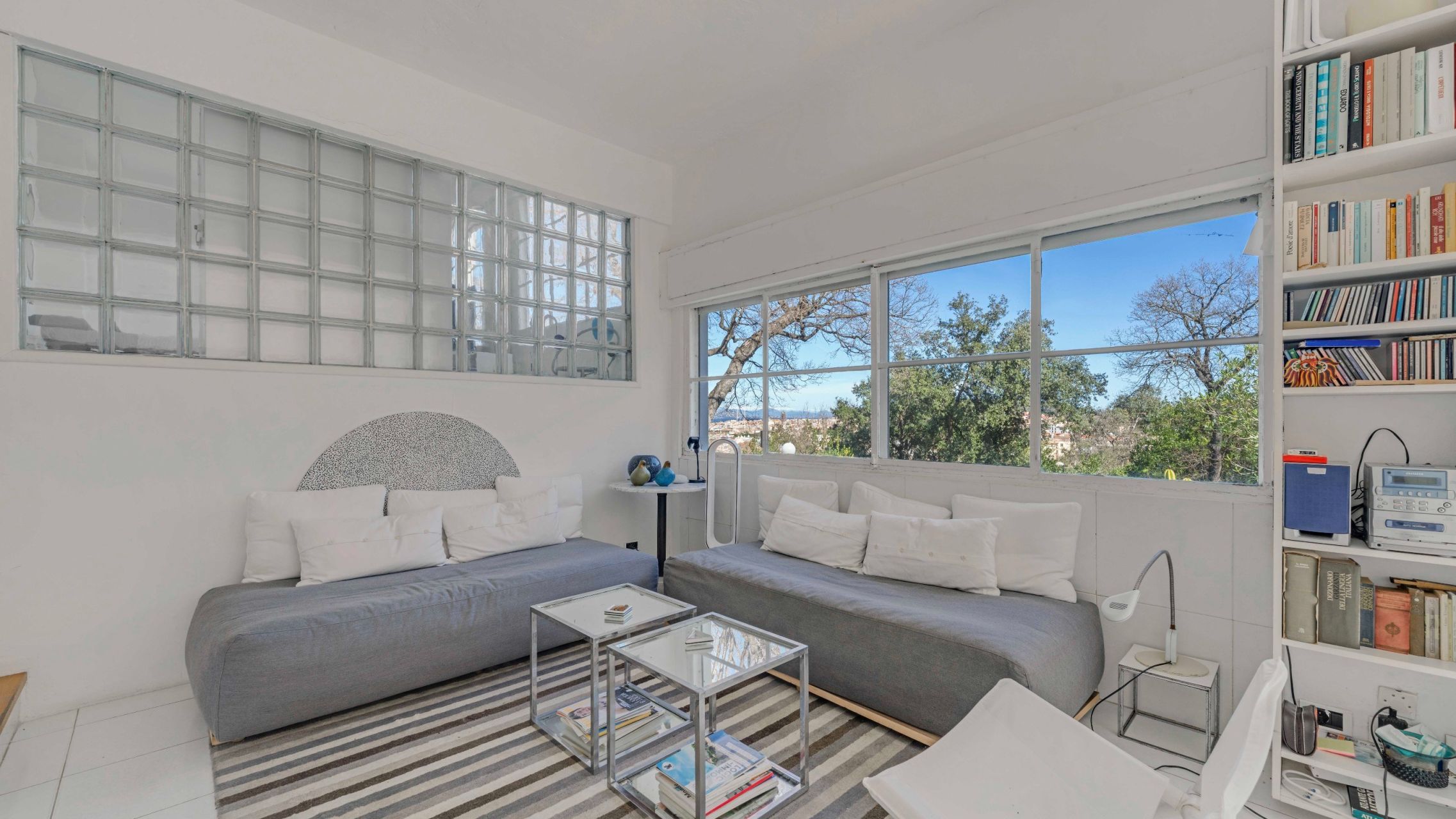 luxury apartment 2 Rooms for sale on ST TROPEZ (83990)