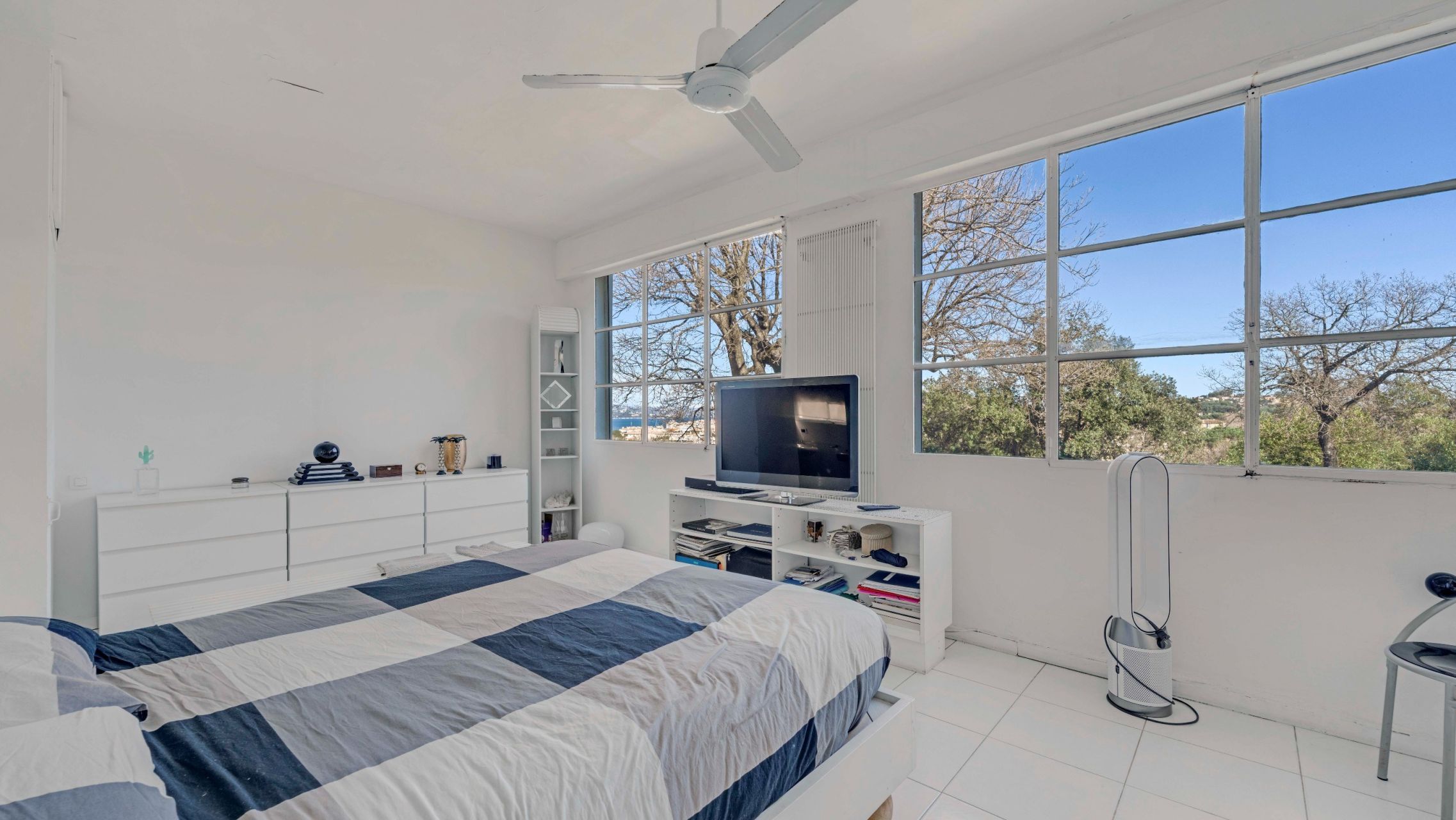luxury apartment 2 Rooms for sale on ST TROPEZ (83990)