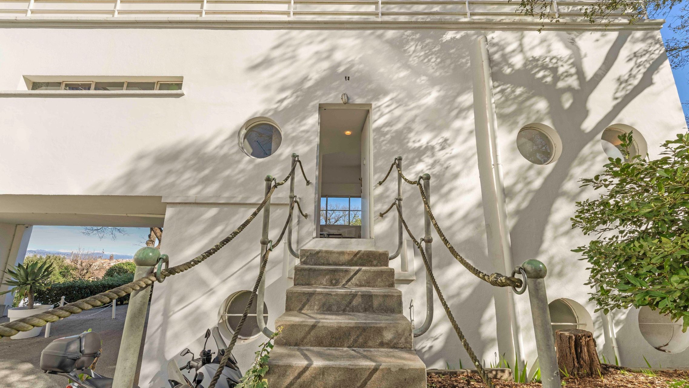 luxury apartment 2 Rooms for sale on ST TROPEZ (83990)
