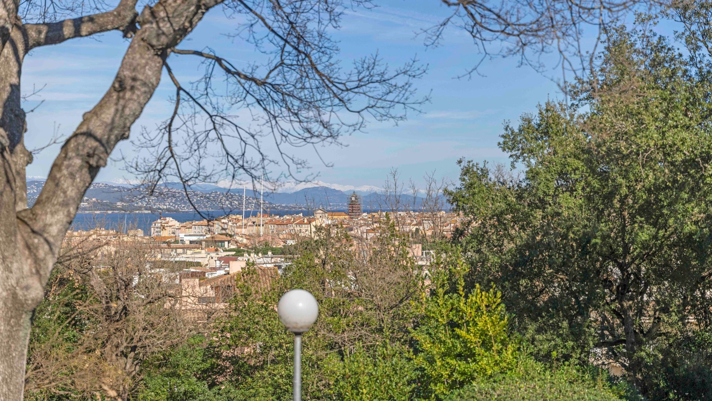 luxury apartment 2 Rooms for sale on ST TROPEZ (83990)