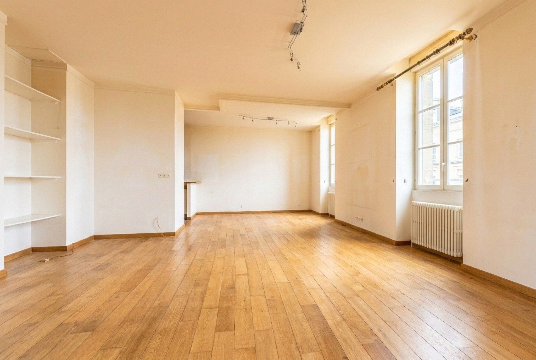 luxury apartment 3 Rooms for sale on BORDEAUX (33000)