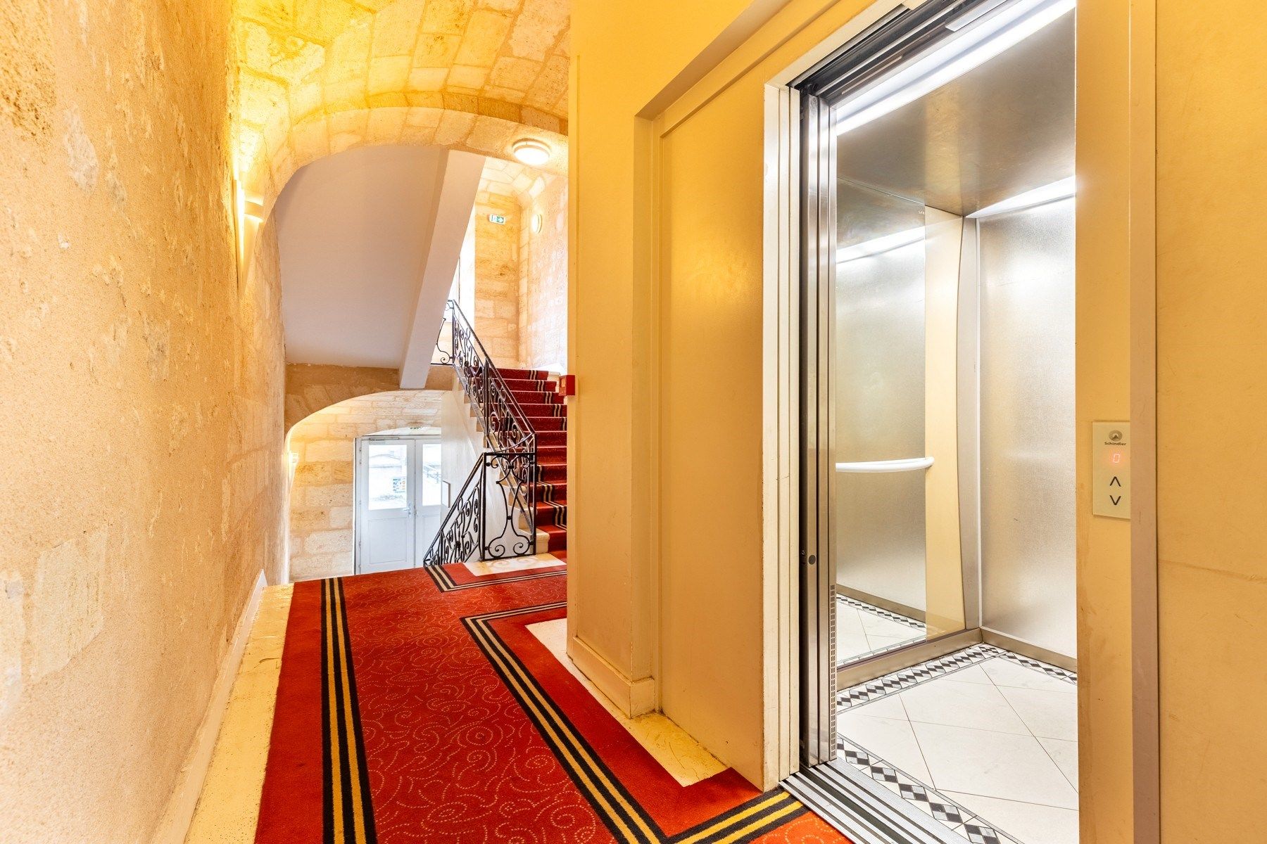 luxury apartment 3 Rooms for sale on BORDEAUX (33000)