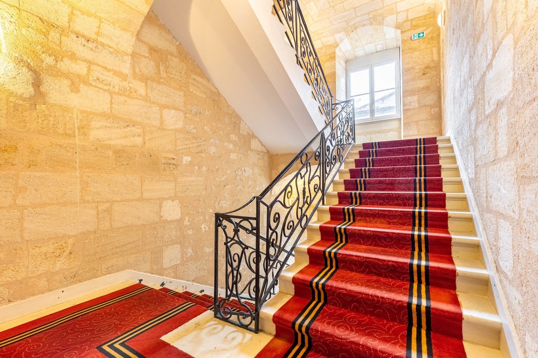luxury apartment 3 Rooms for sale on BORDEAUX (33000)