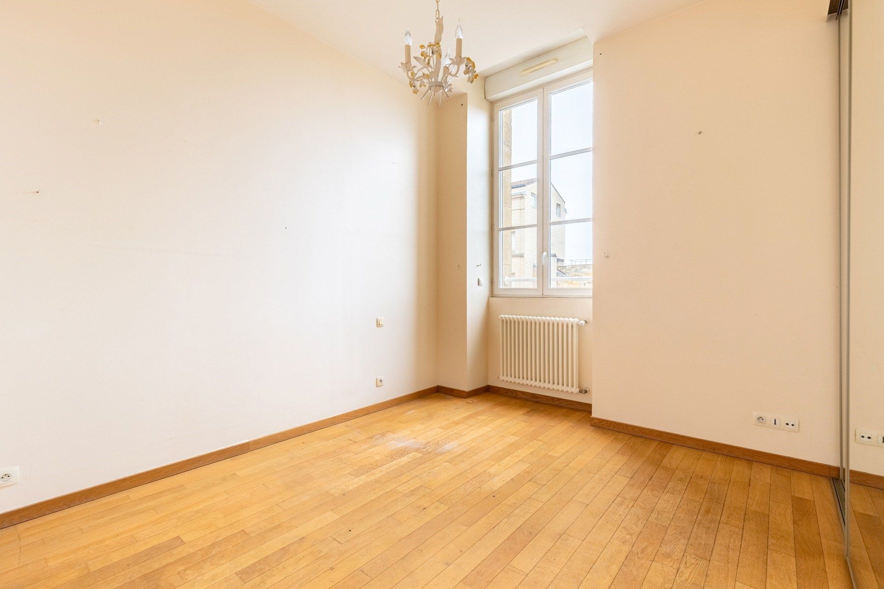 luxury apartment 3 Rooms for sale on BORDEAUX (33000)