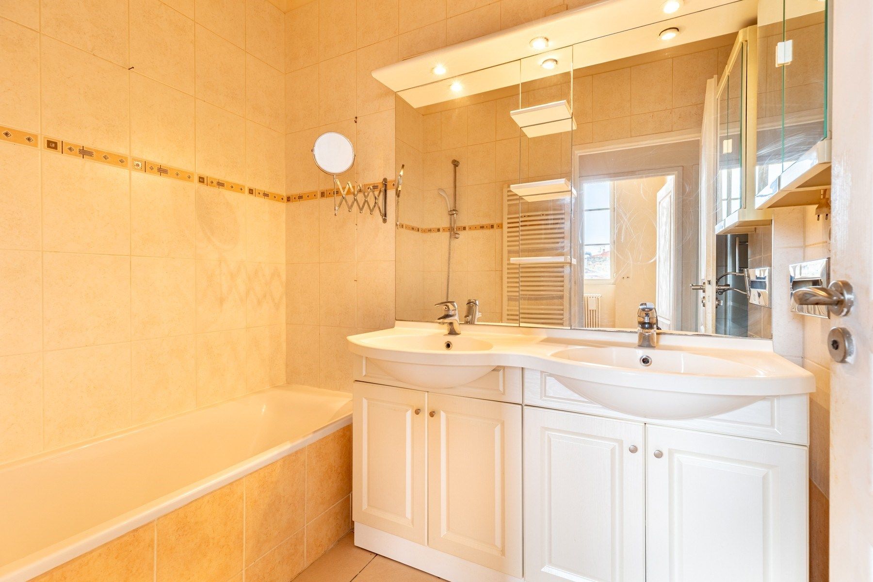 luxury apartment 3 Rooms for sale on BORDEAUX (33000)