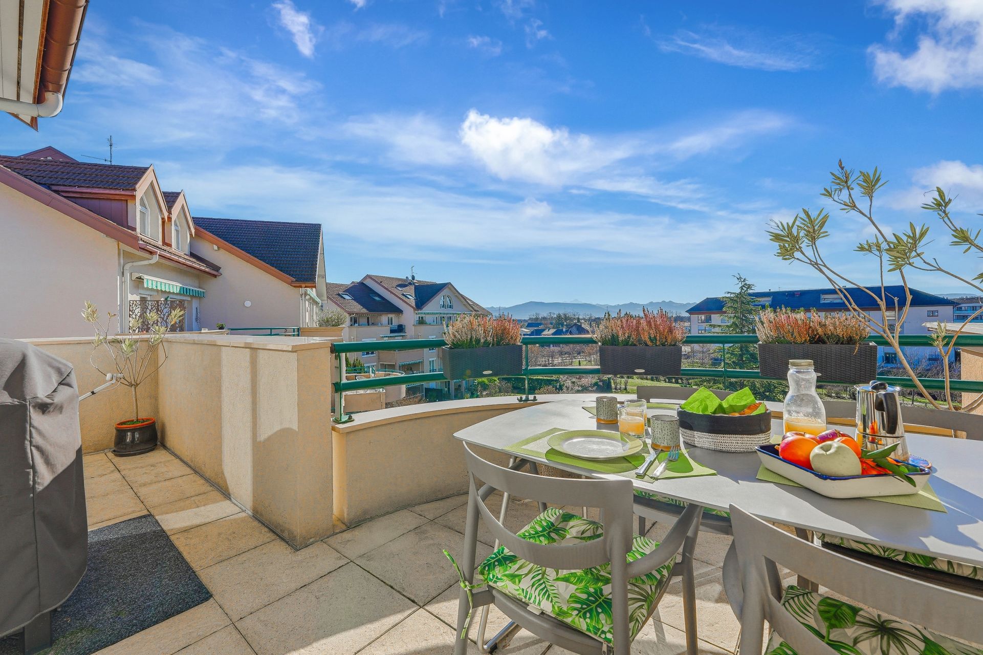 luxury apartment 5 Rooms for sale on DIVONNE LES BAINS (01220)