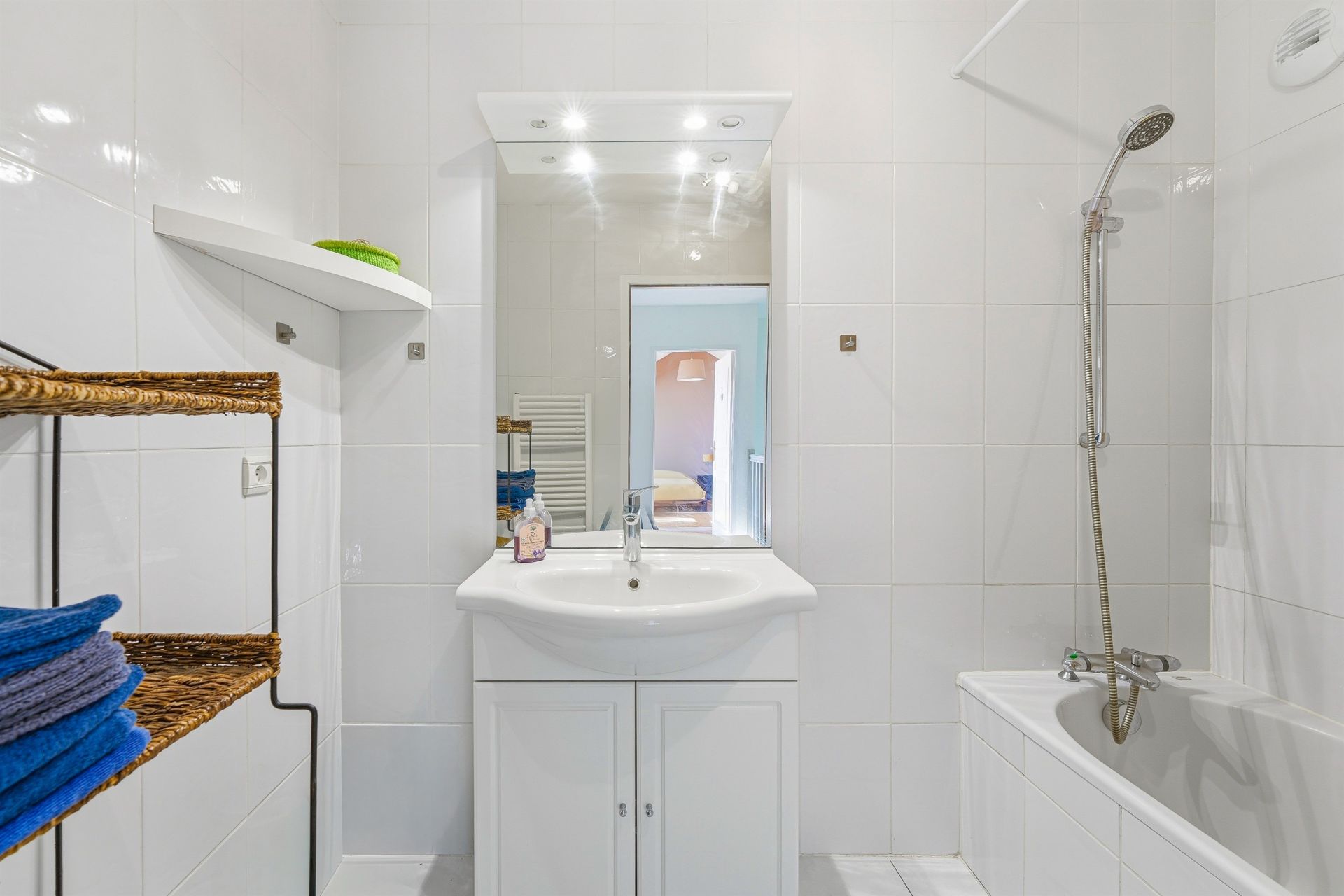 luxury apartment 5 Rooms for sale on DIVONNE LES BAINS (01220)