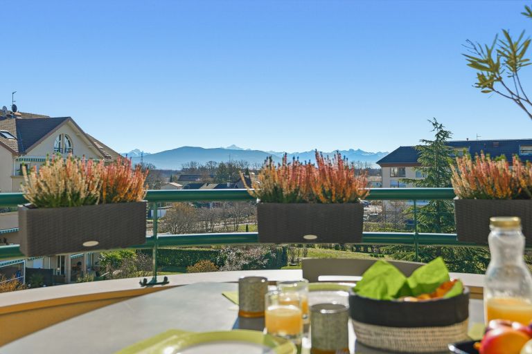 luxury apartment 5 Rooms for sale on DIVONNE LES BAINS (01220)