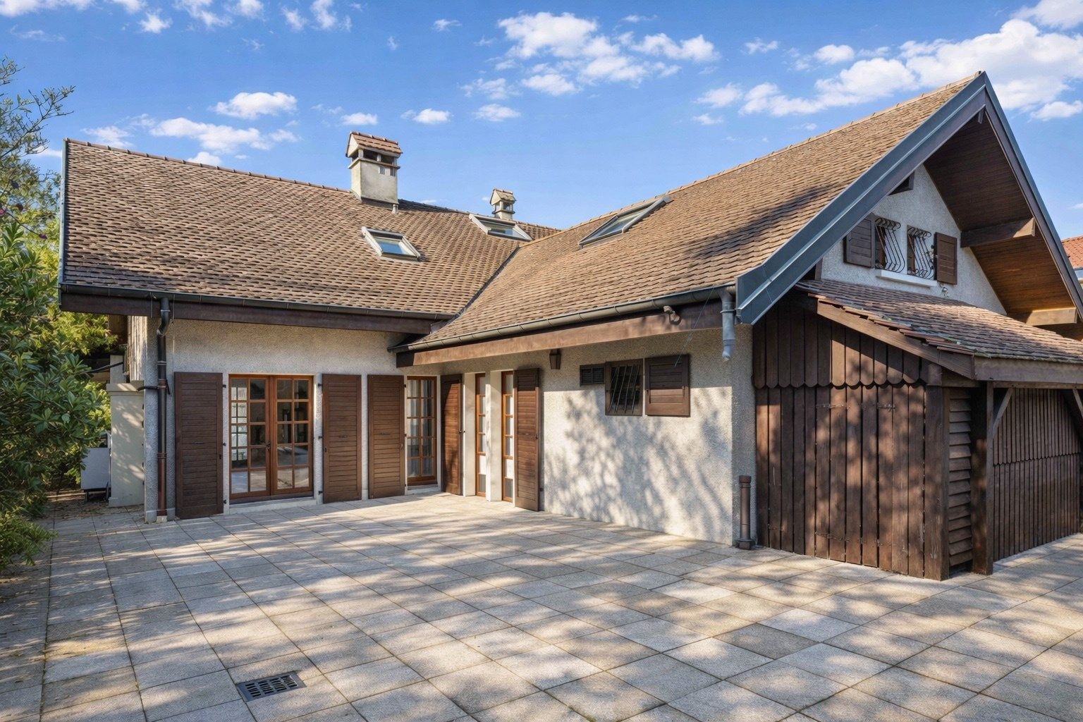 luxury house 8 Rooms for sale on MESSERY (74140)