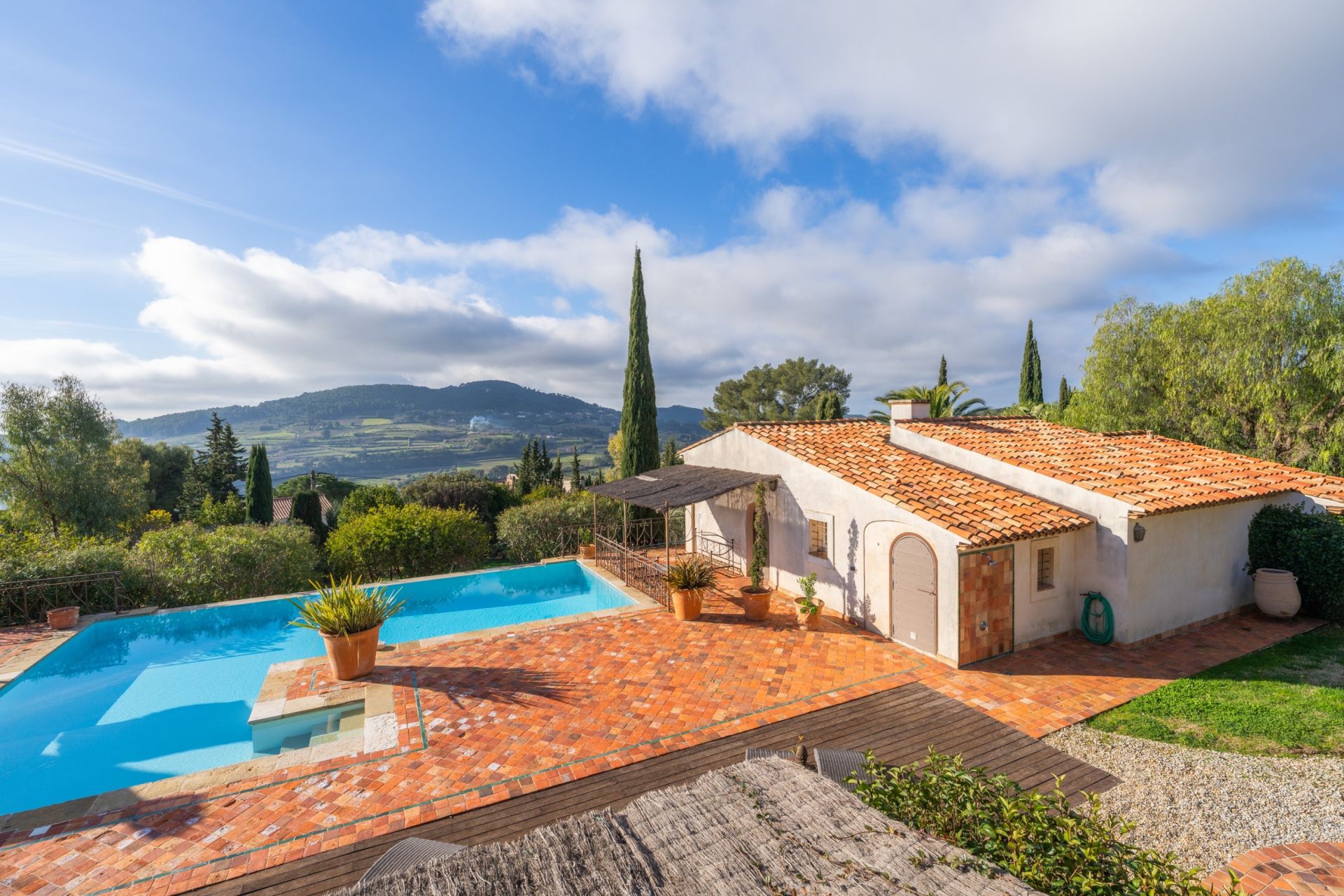 maison de luxe 15 Pièces en vente sur LA CADIERE D AZUR (83740)