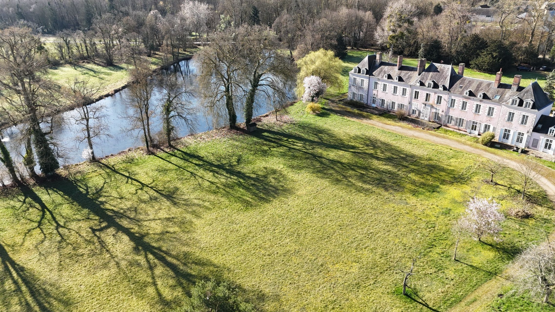 château 22 Pièces en vente sur HUISSEAU SUR MAUVES (45130)