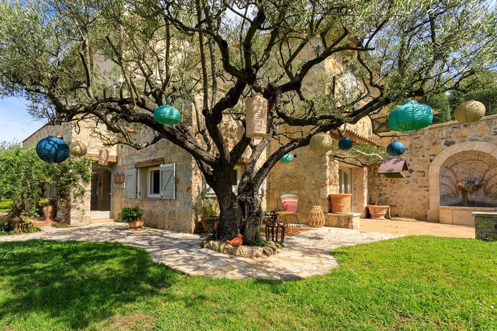 villa de luxe 8 Pièces en vente sur MONTAUROUX (83440)