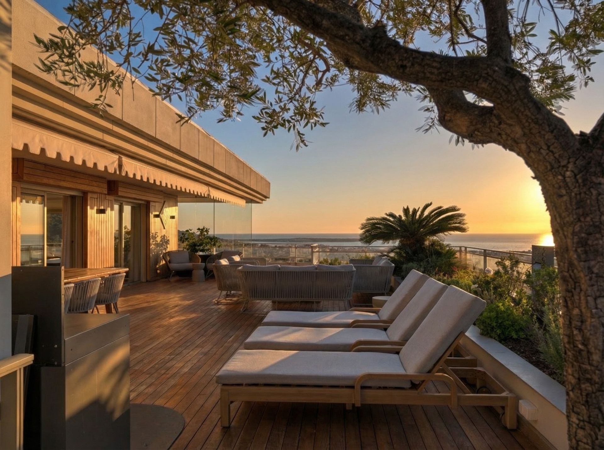 penthouse 6 Rooms for sale on LE CANNET (06110)